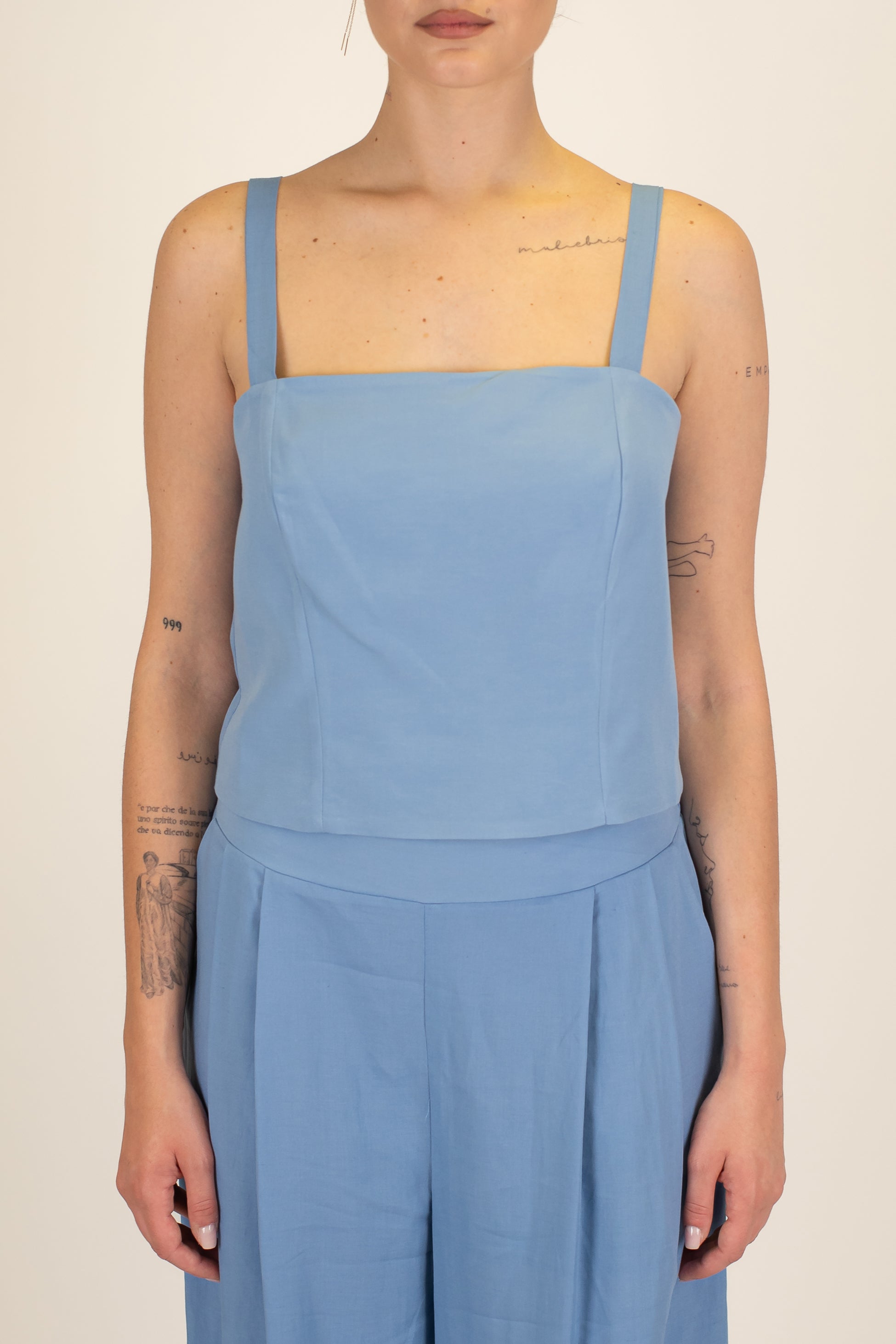 Tensione in - Coordinato in misto viscosa e lino con top bretelle e pantalone palazzo con pinces ed elastico sul retro