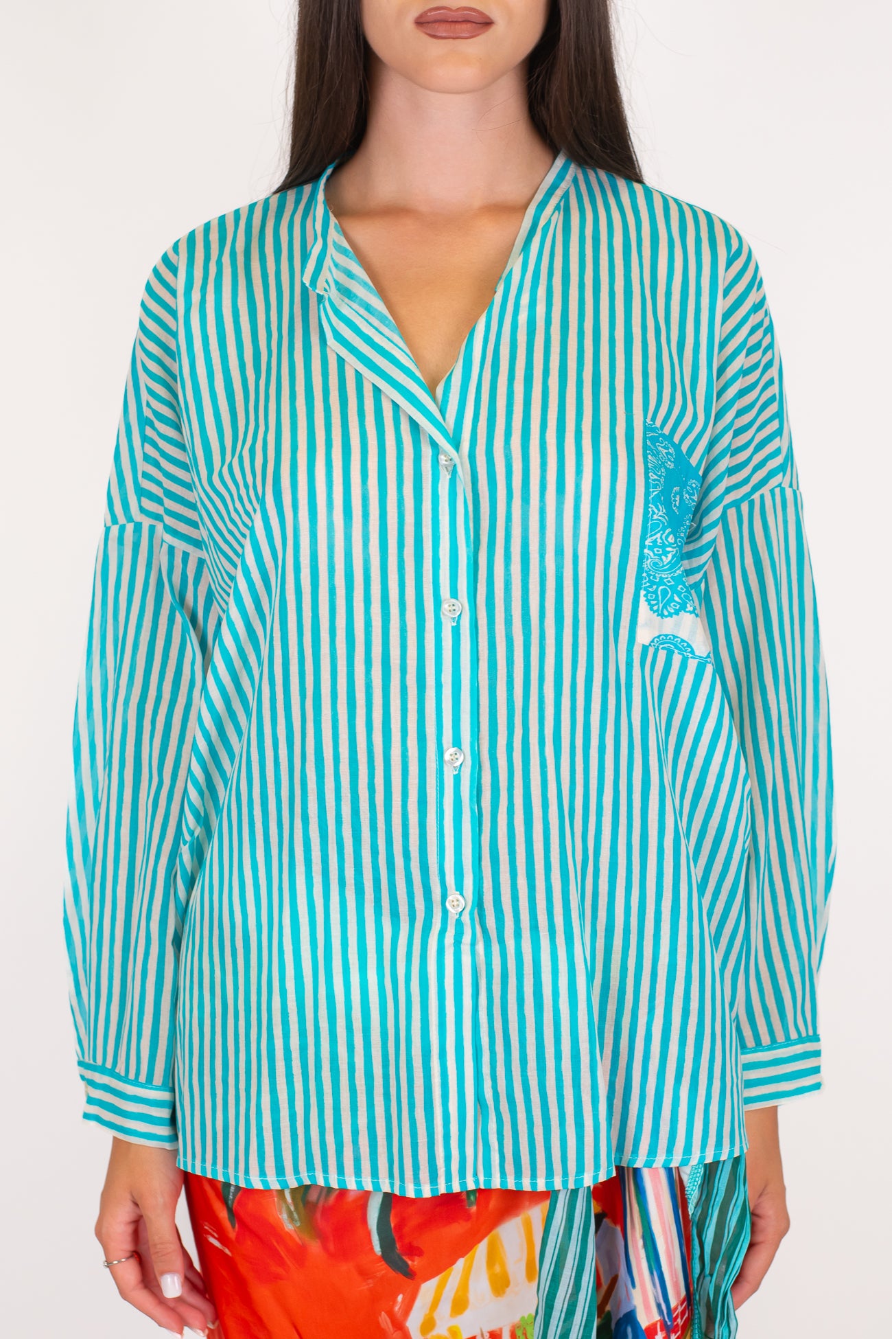Tensione in - Camicia fantasia a righe in mussola di cotone con taschino fantasia etnica
