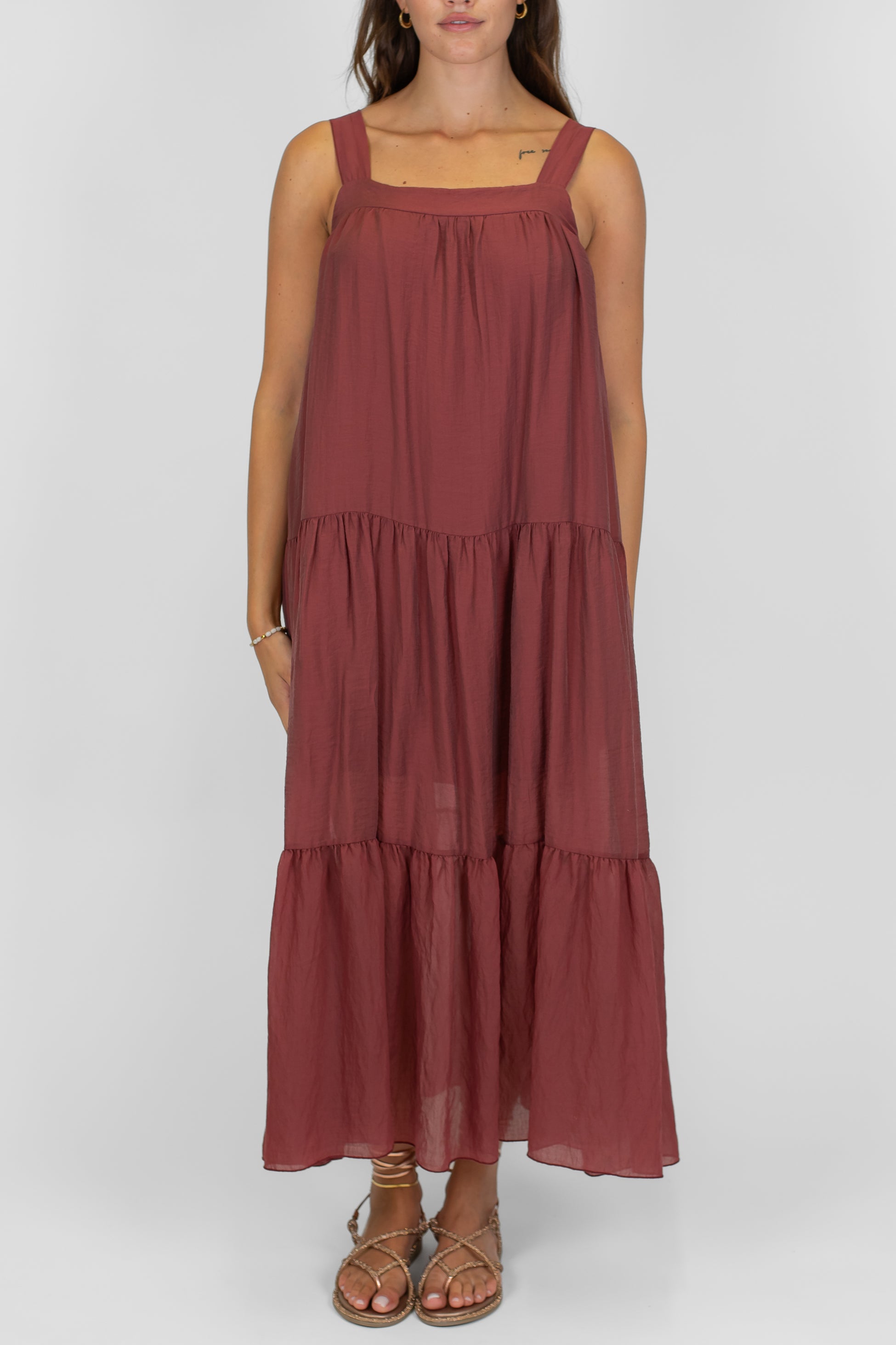 Tensione in - Abito lungo in lyocell con brettelle e balze