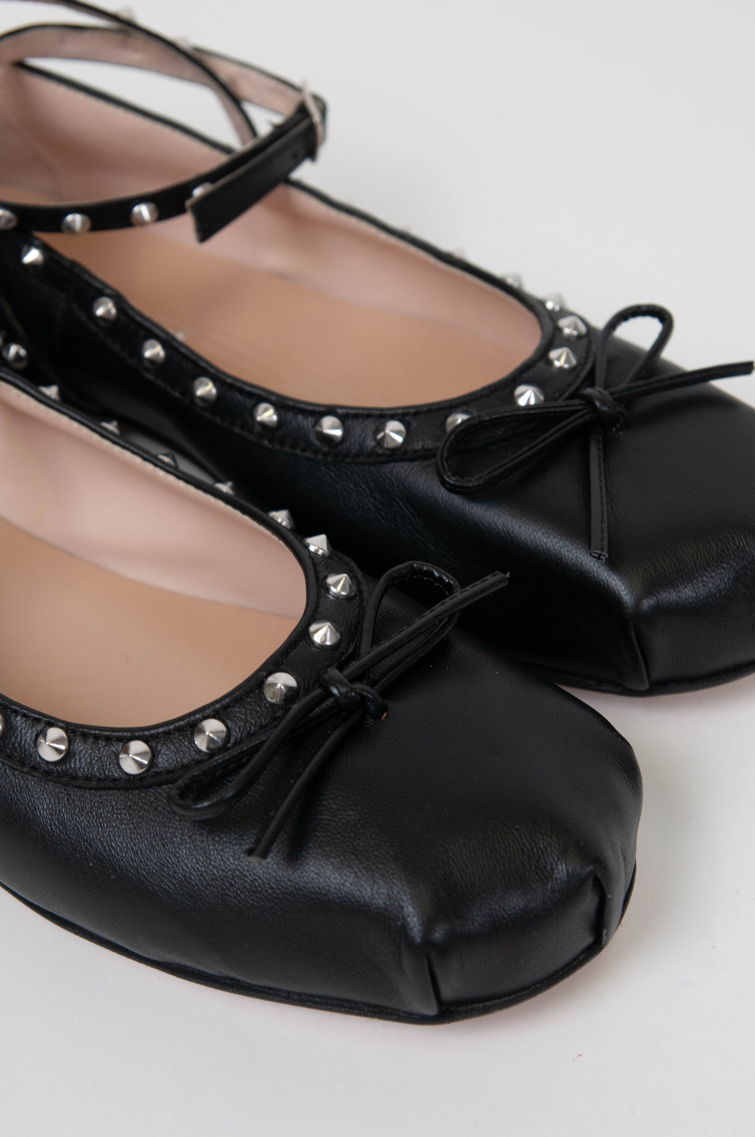 Divine Follie - Leather ballerina with studs and strap