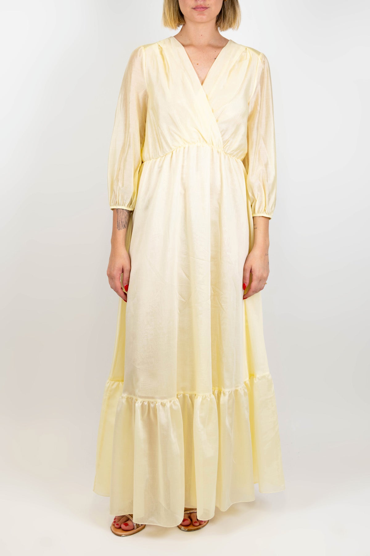 Tensione in - Abito lungo in lyocell con scollo a V e balza sul fondo