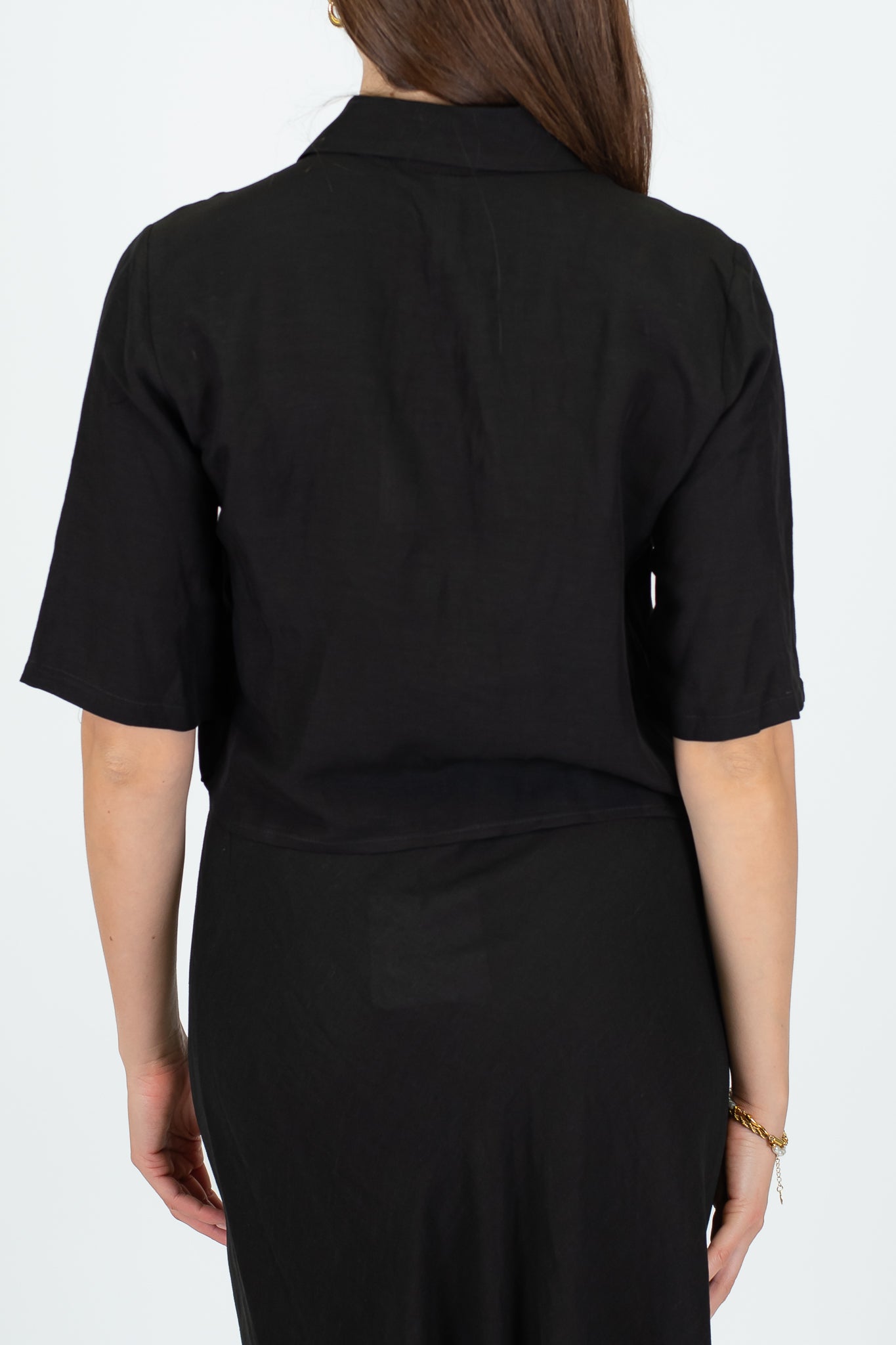 Tensione in - Coordinato in misto viscosa e lino con camicia crop mezzamanica e gonna con elastico in vita