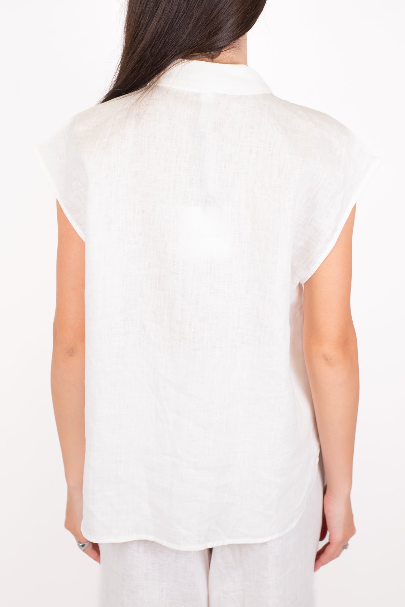 Tensione in - Camicia giromaniche in puro lino con taschino