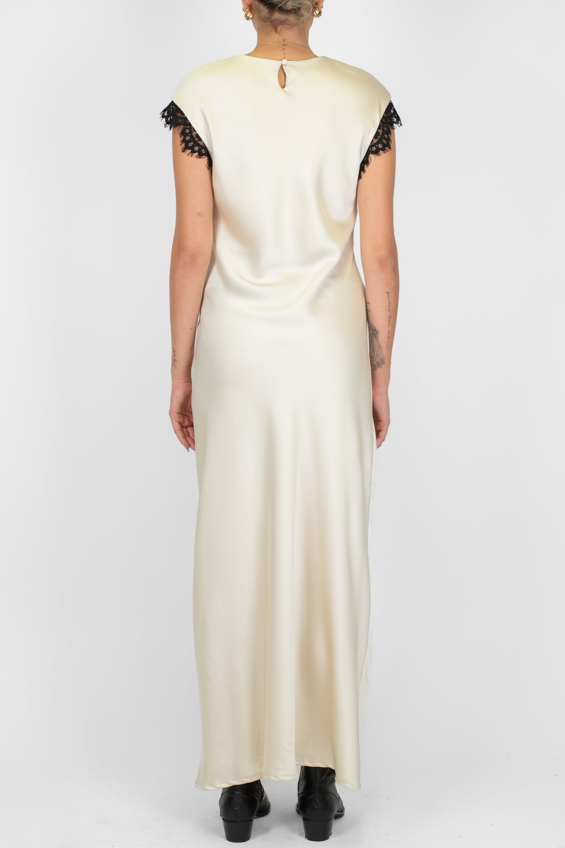 Motel - Abito lungo mezzamanica in satin con spacco laterale e profili in pizzo