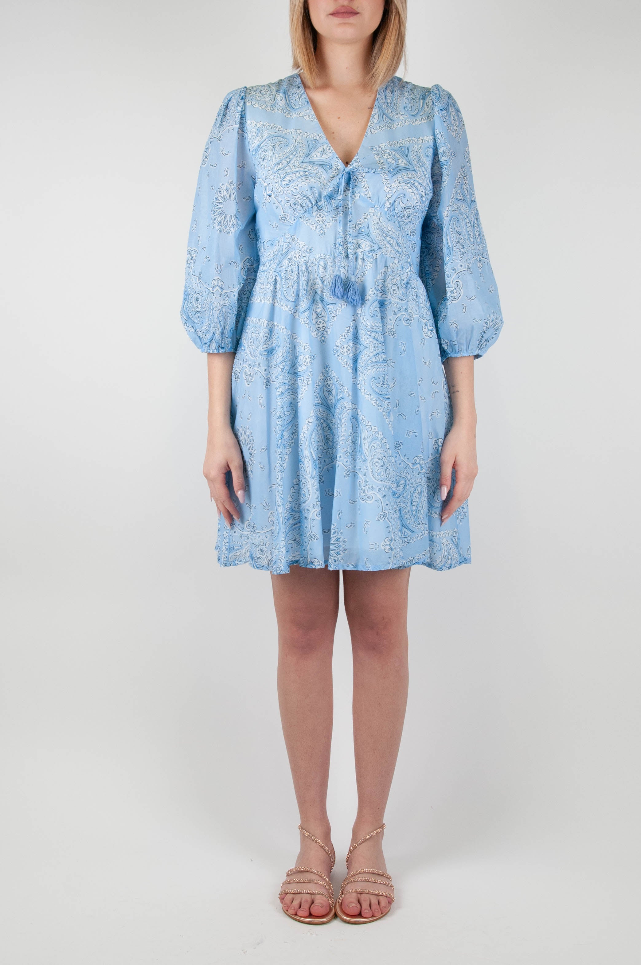 Tension in - Short patterned dress in cotton muslin with V-neck and tassels