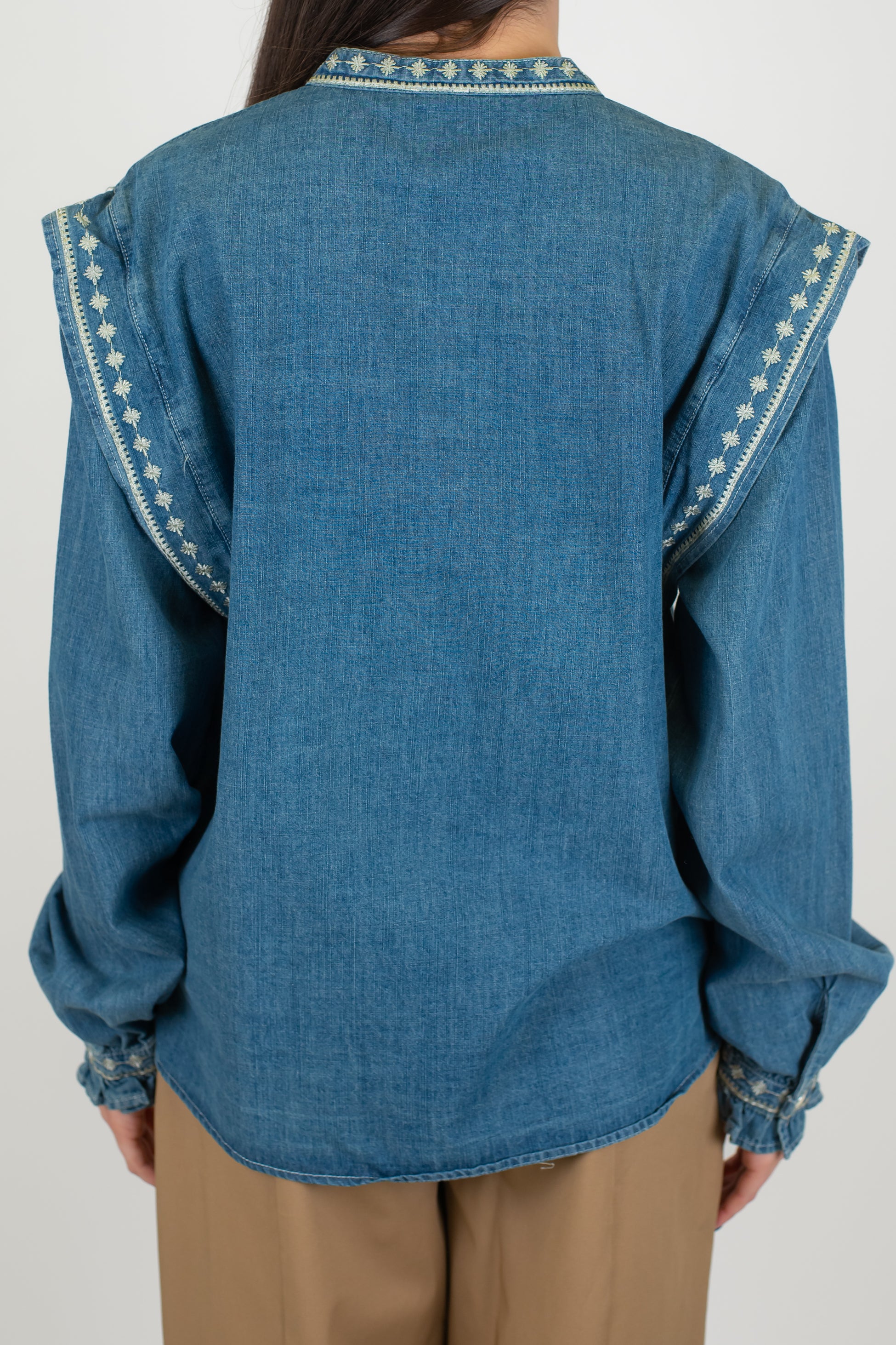 Tensione in - Camicia in denim con ricami e collo coreano