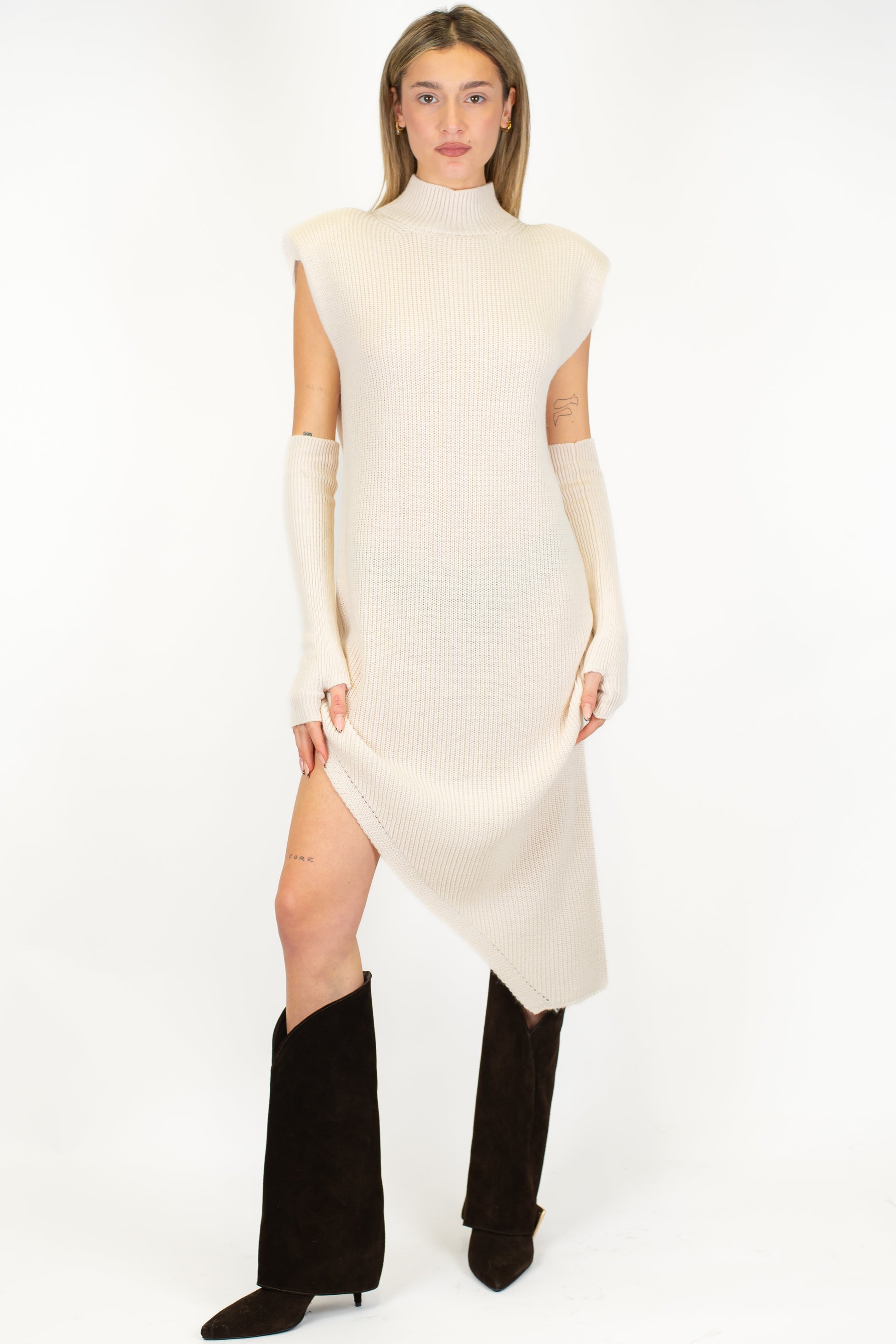 Dixie - Abito lungo asimmetrico a coste in misto lana con spalline e manicotti