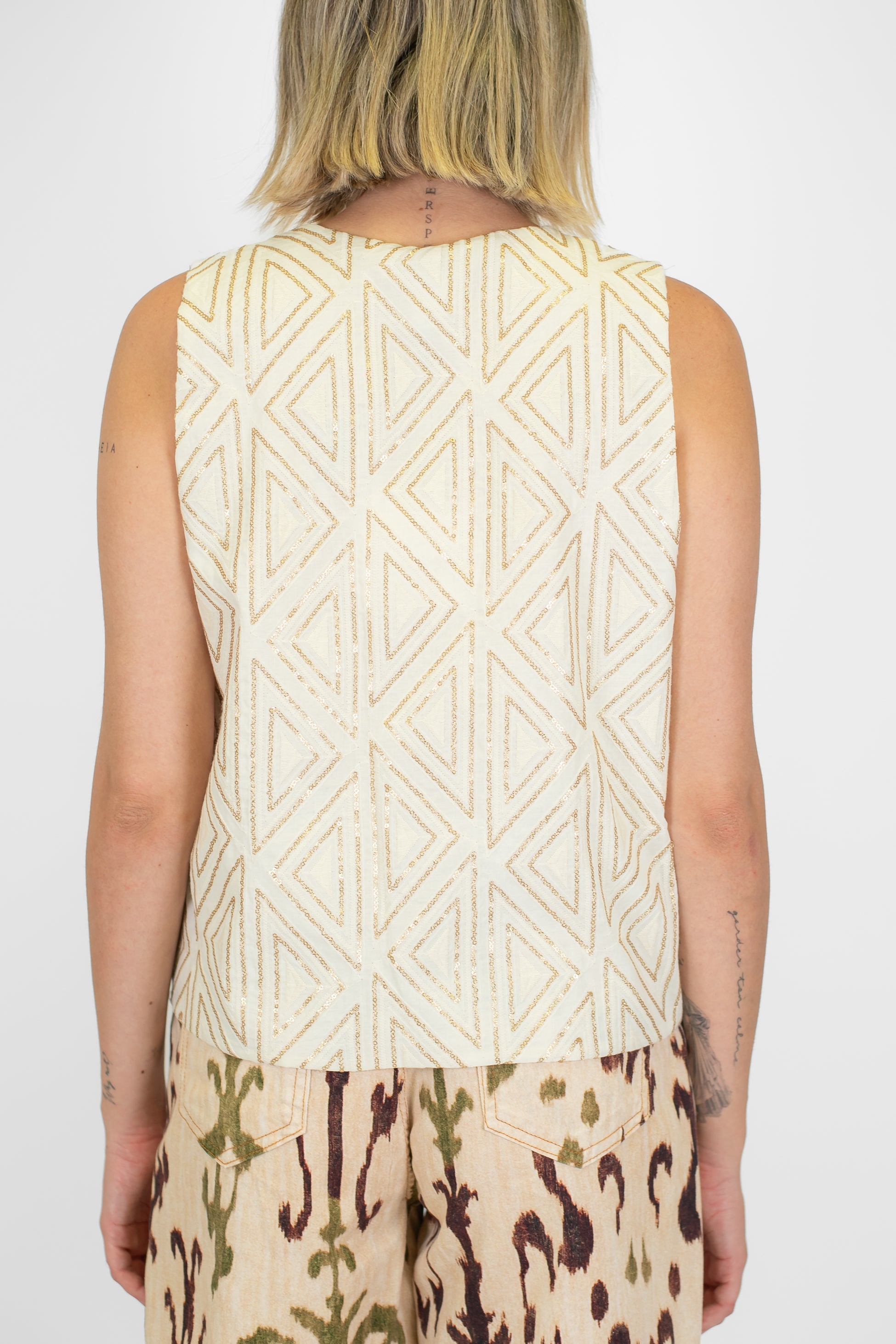 Tensione in - Gilet in cotone fantasia geometrica con chiusura laccetti