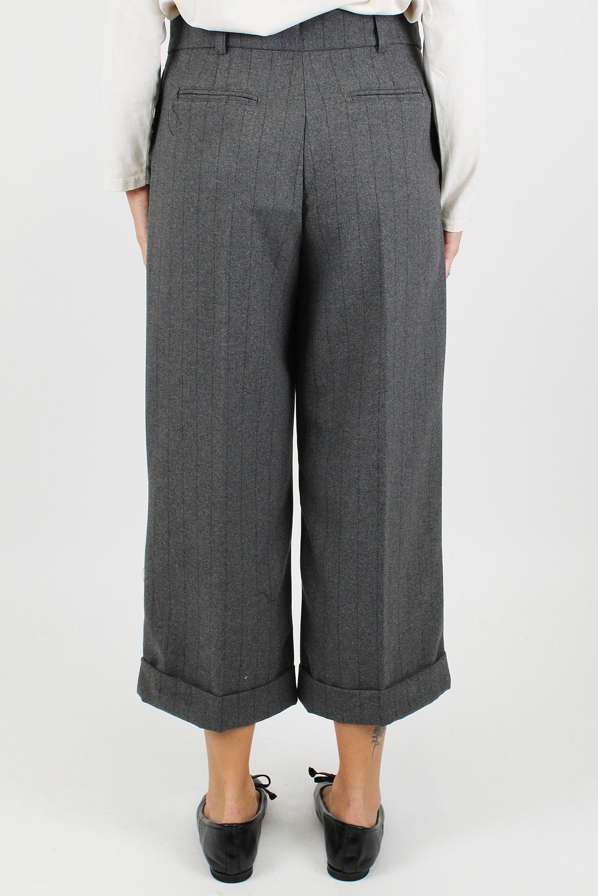 Tensione in - Pantalone palazzo crop gessato in misto lana