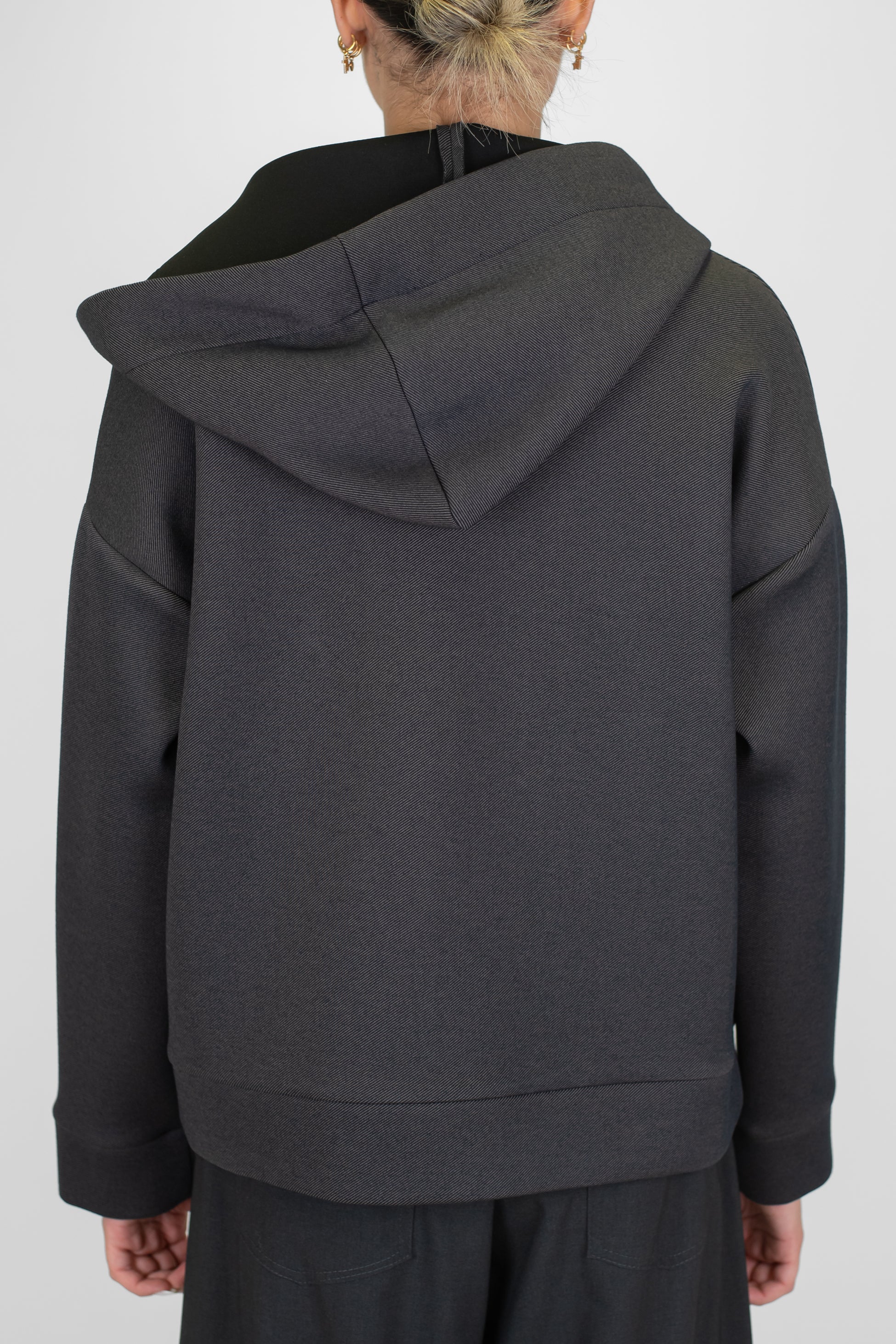 Tensione in - Felpa in neoprene con cappuccio e chiusura con zip