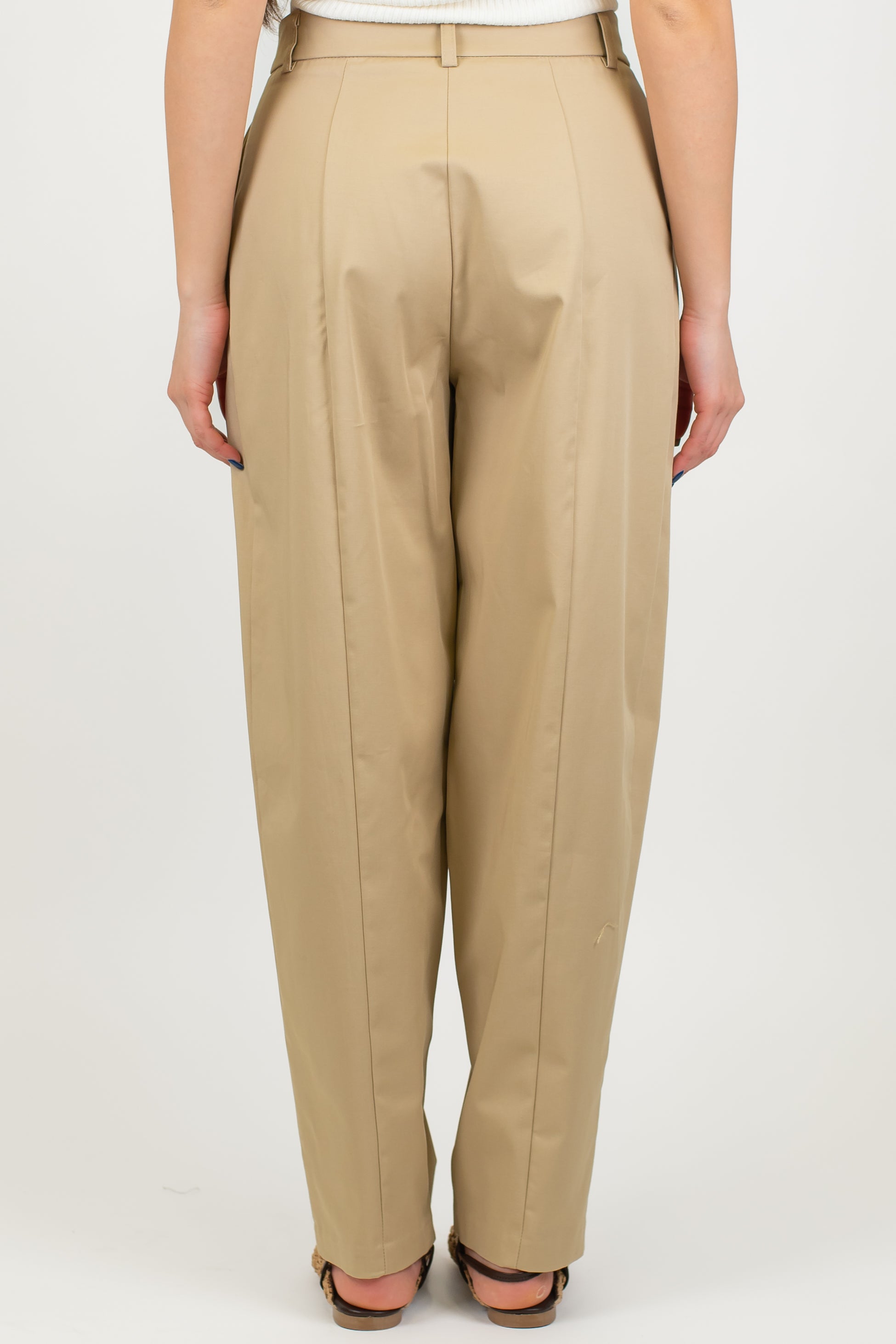 Tensione in - Pantalone carrot in cotone tinta unita
