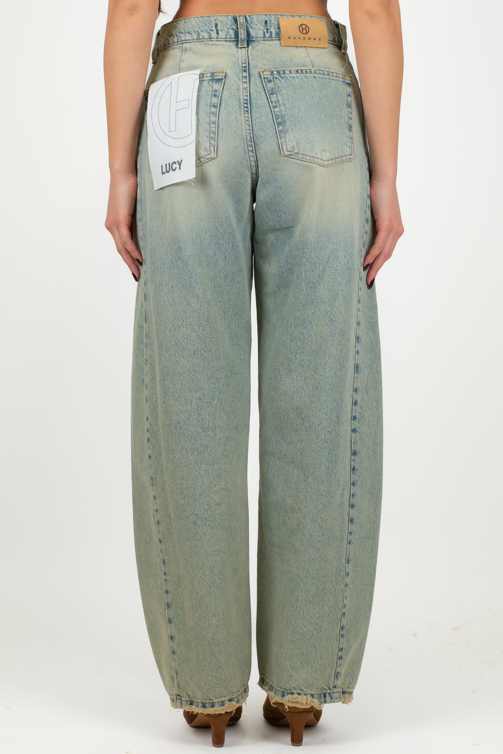 Haveone - Jeans balloon lavaggio chiaro modello Lucy sfrangiato sul fondo