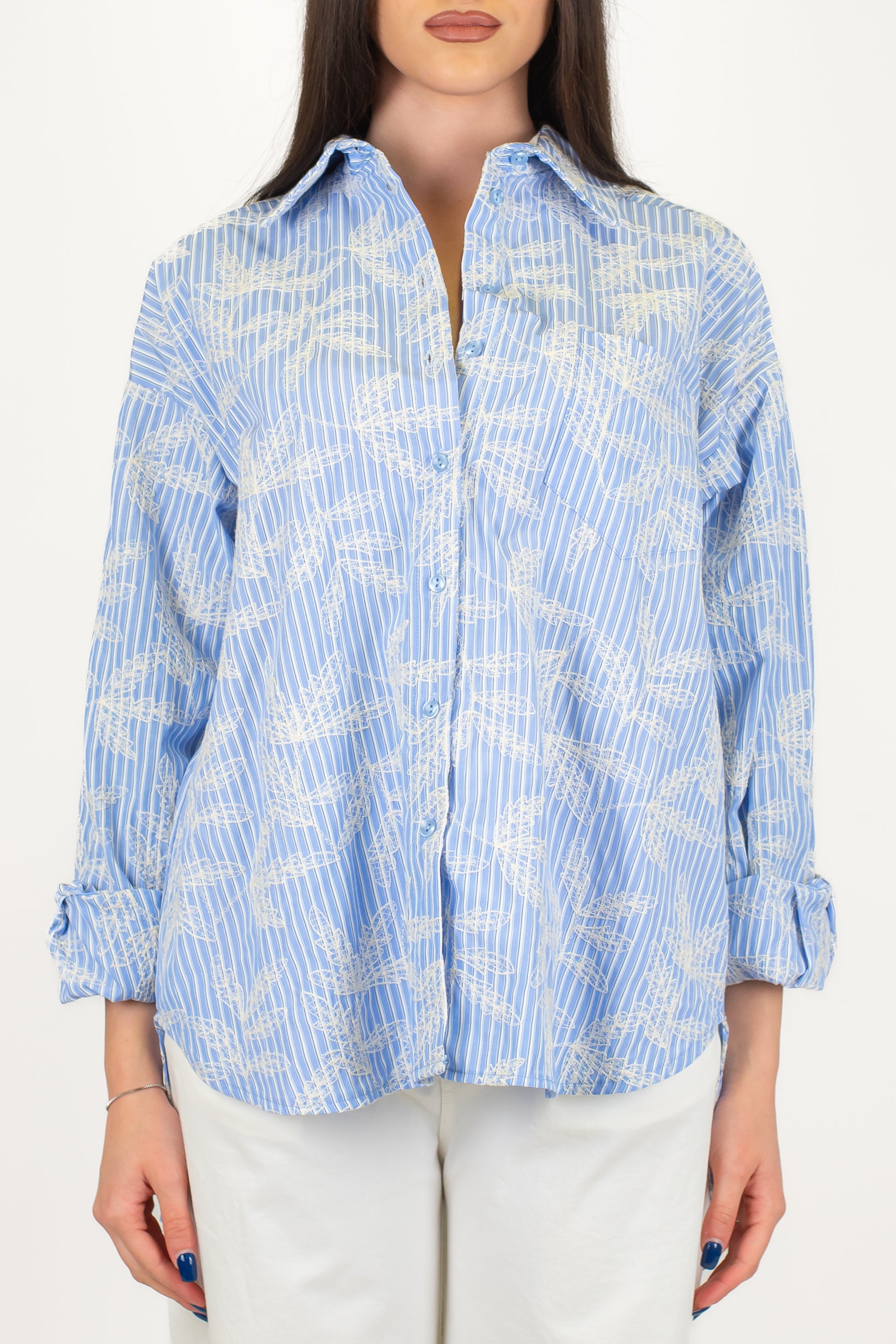 Tensione in - Camicia over a righe con ricami floreali