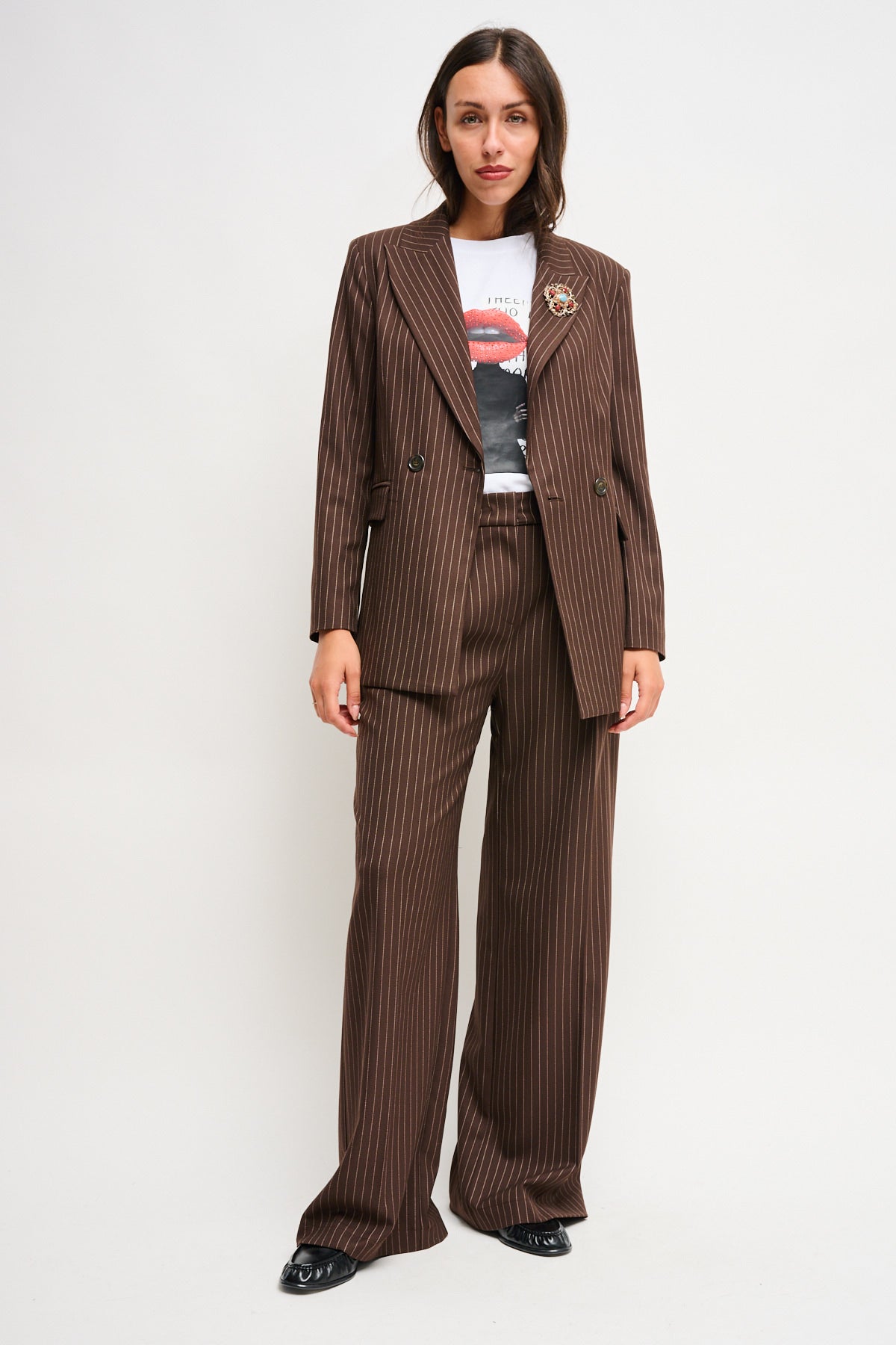 Maryley - Giacca doppiopetto gessata con spilla gioiello