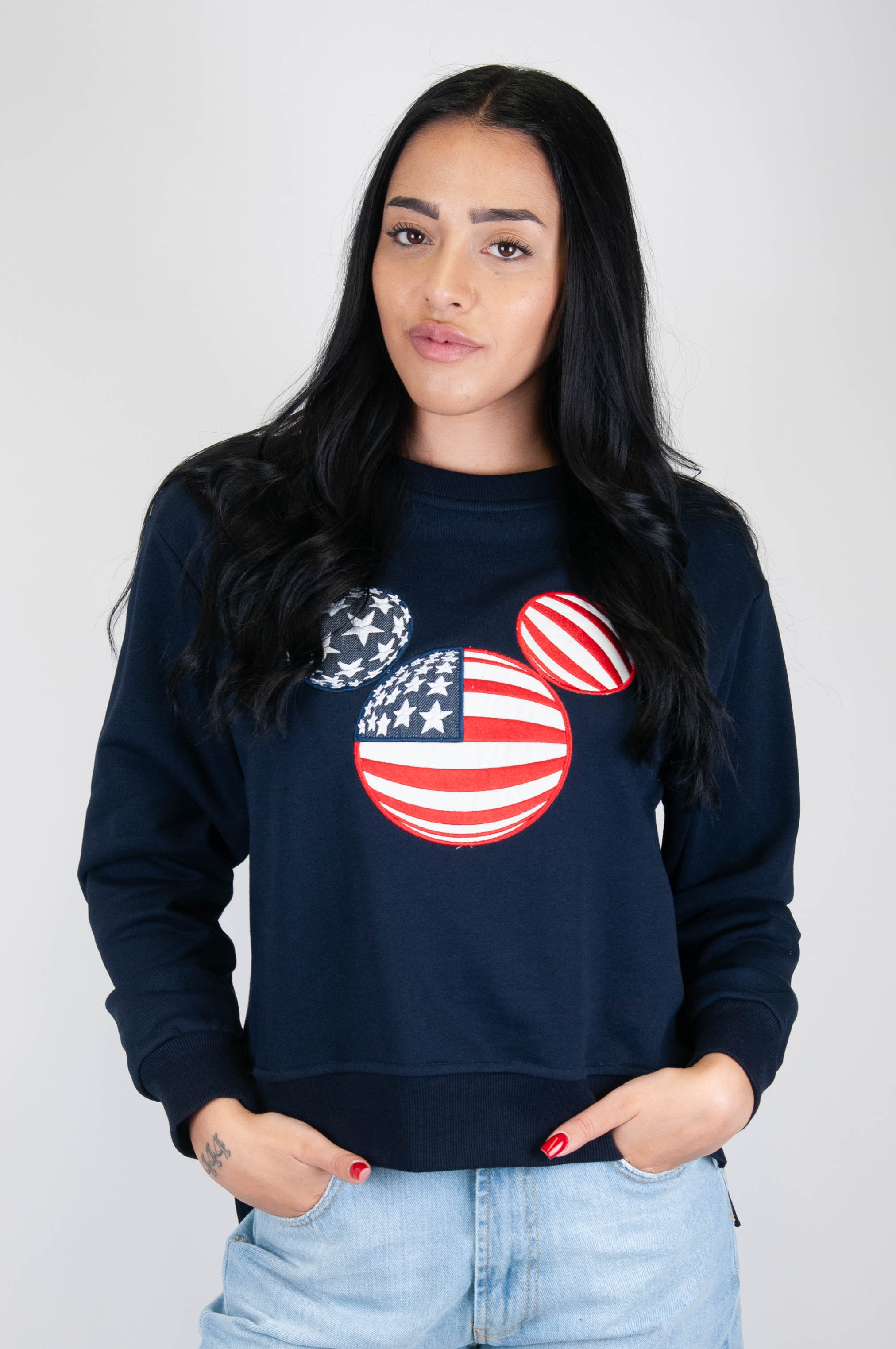 Tension in - Round neck sweatshirt with American Mickey Mouse embroidered patch