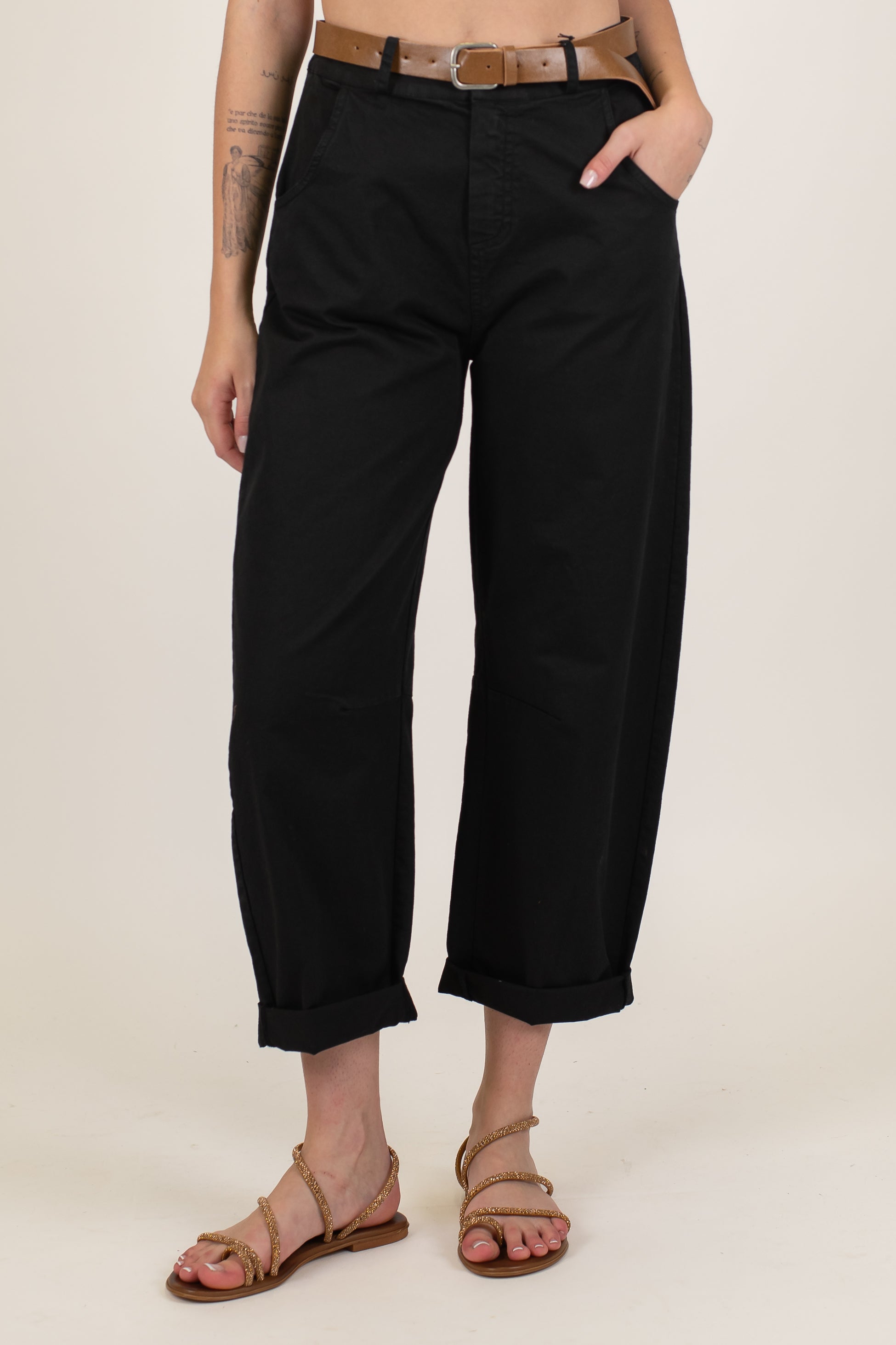 Tensione in - Pantalone modello balloon con elastico sul retro