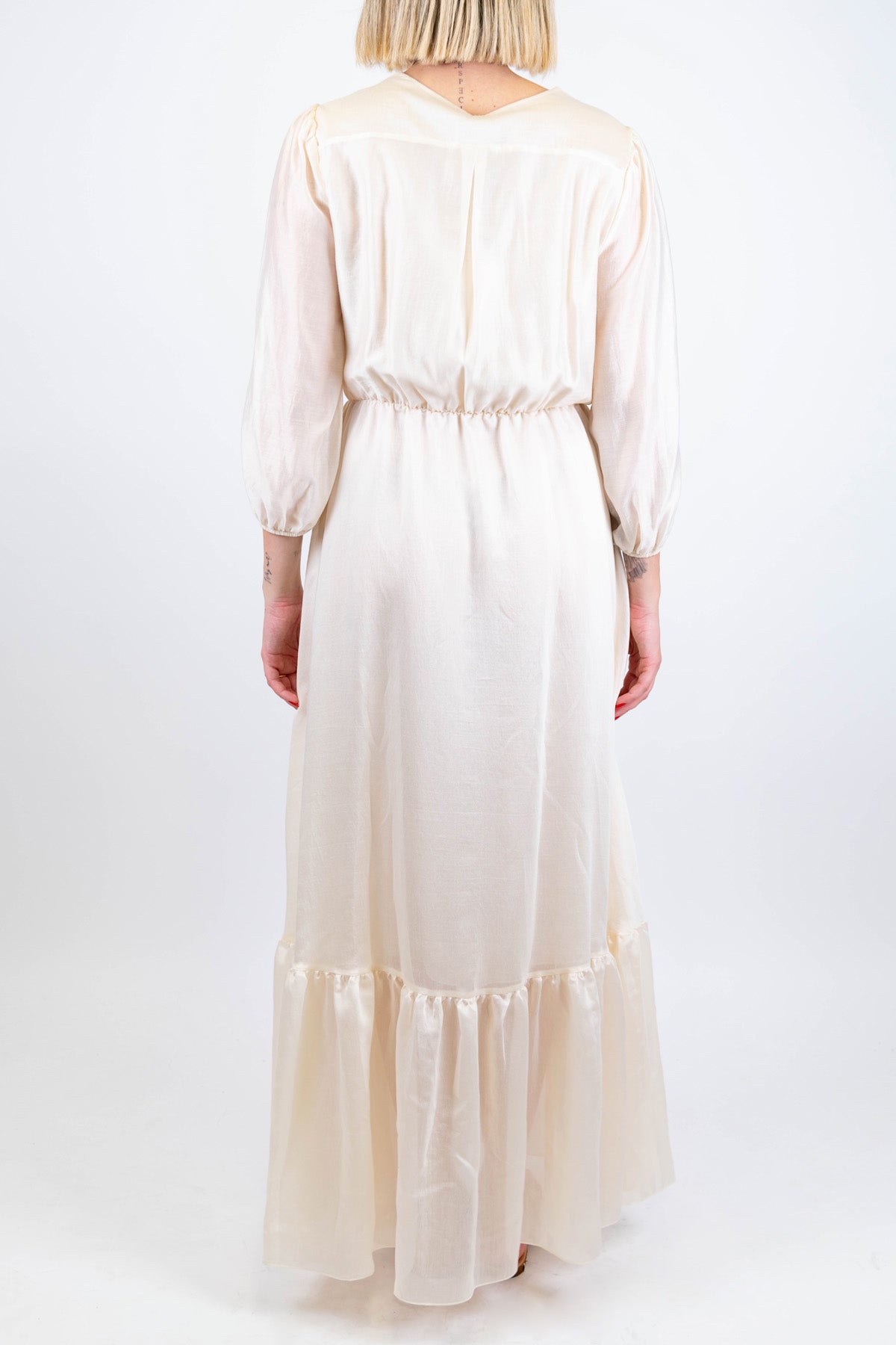 Tensione in - Abito lungo in lyocell con scollo a V e balza sul fondo