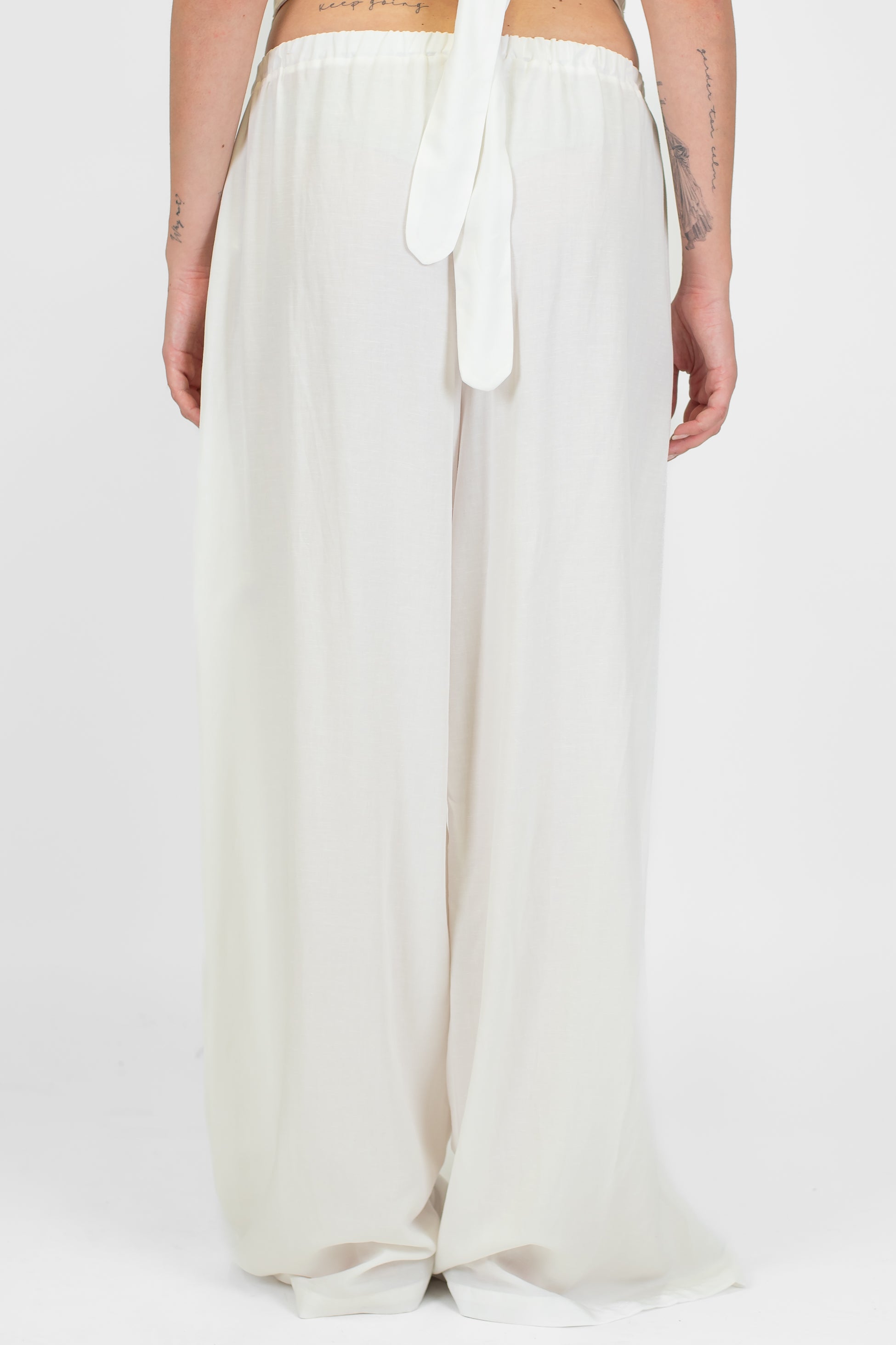 Tensione in - Coordinato in misto lino con allaccio sul retro e pantalone palazzo con elastico in vita