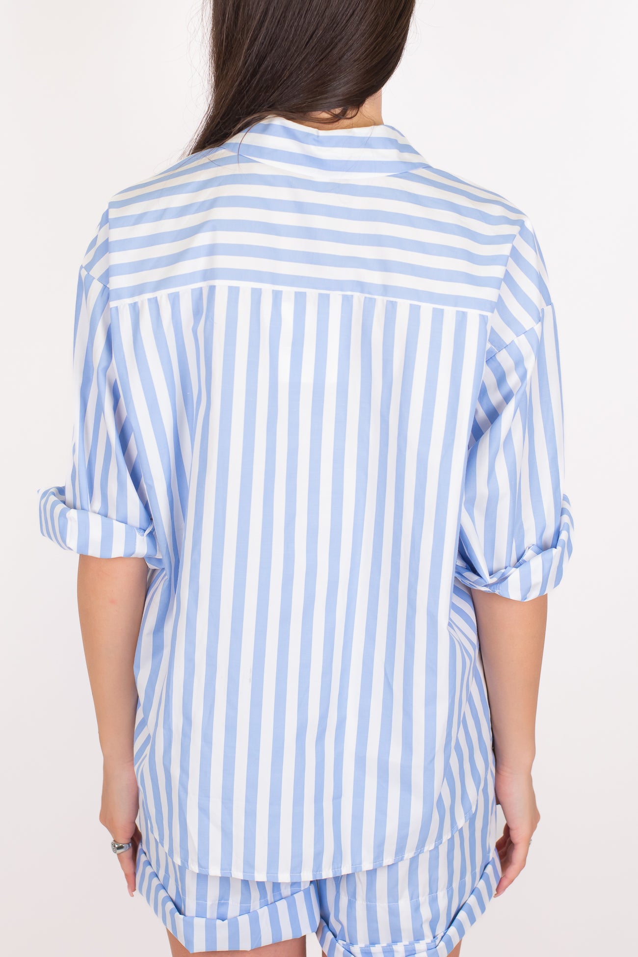 Tensione in - Camicia fantasia a righe con taschino