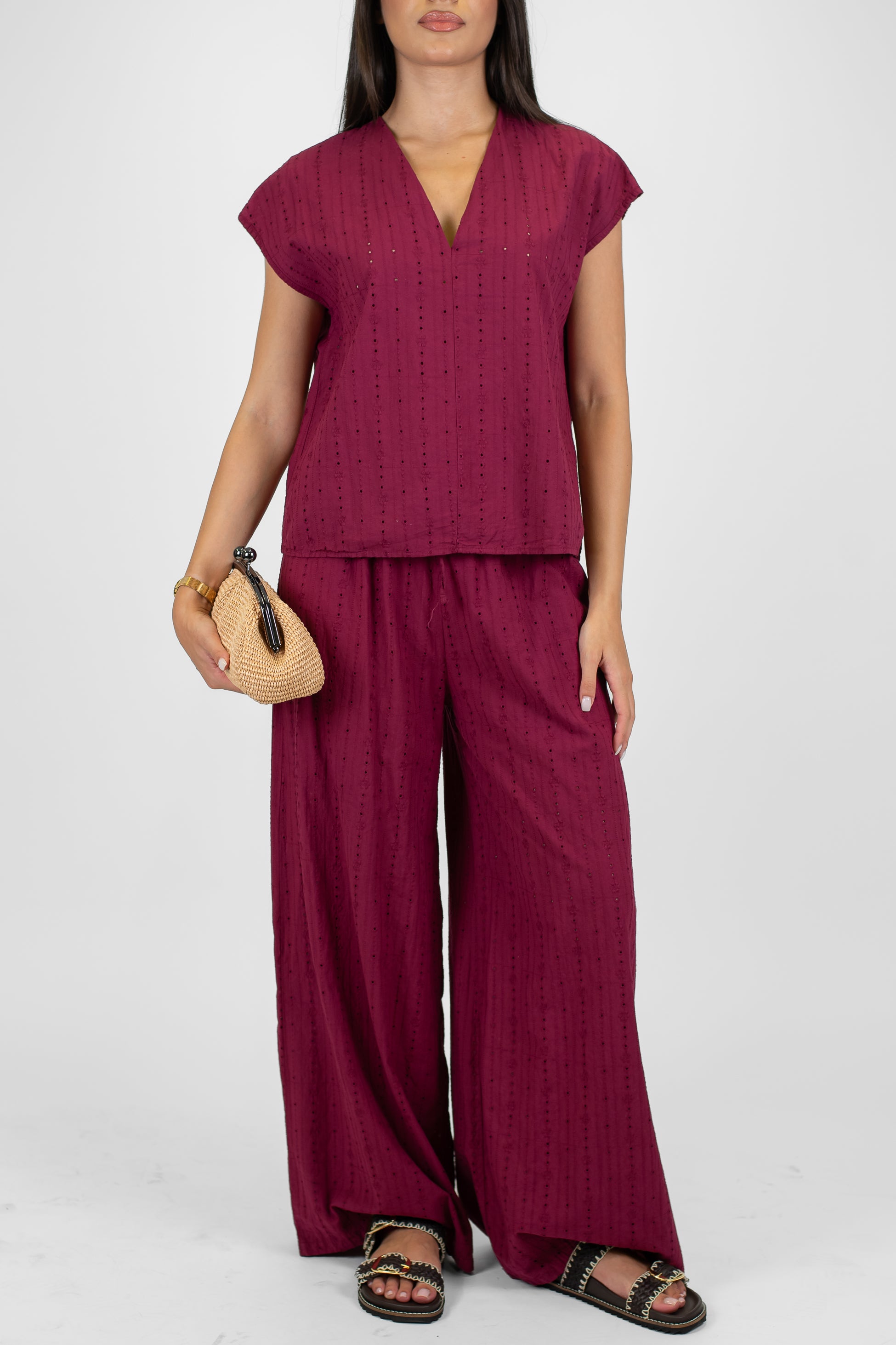 Haveone - Coordinato in pizzo sangallo con t-shirt scollo a V e pantalone palazzo con coulisse