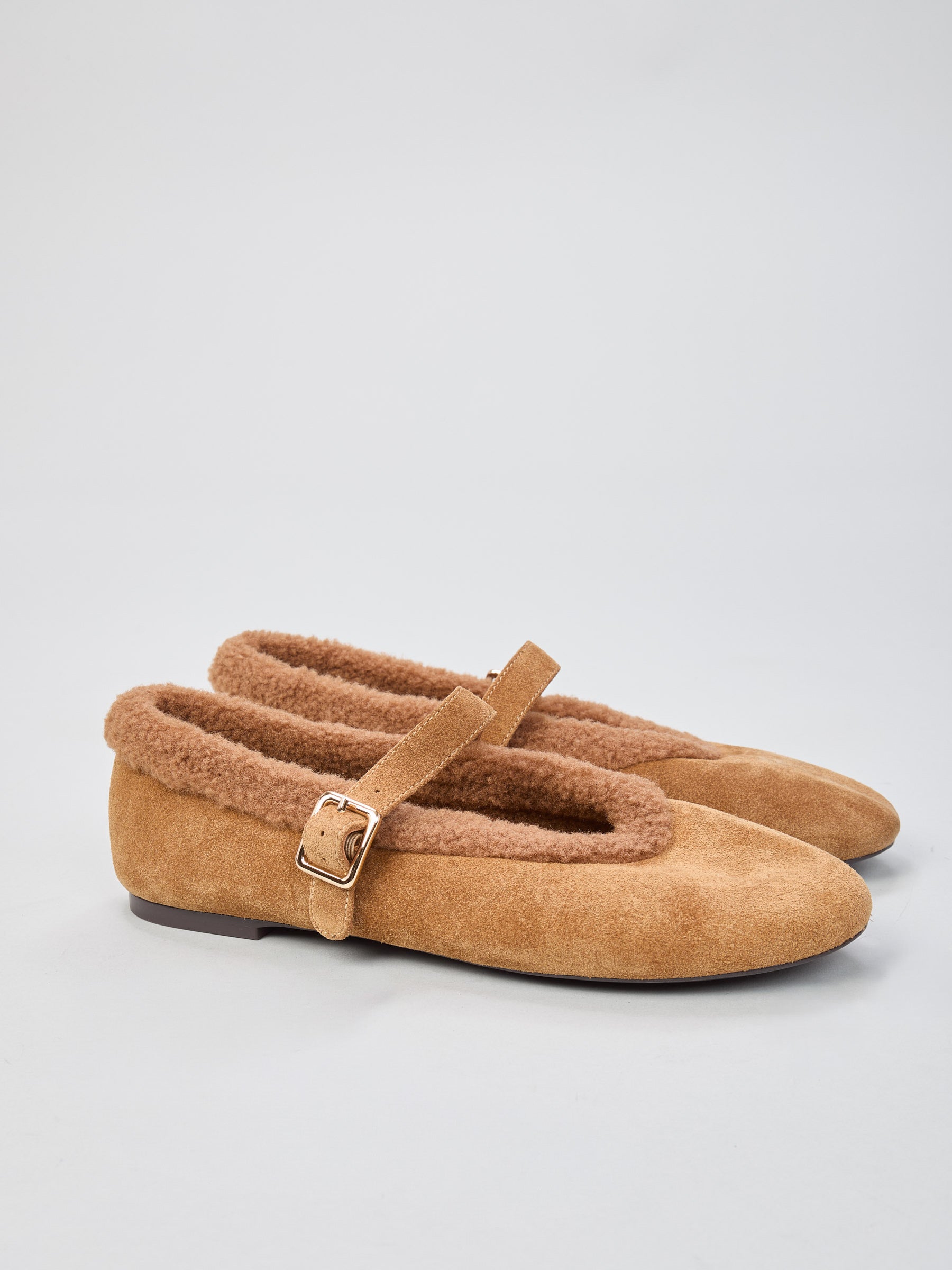 Ovyé - Ballerina in suede con cinturino sul collo piede e profilo pellicciato