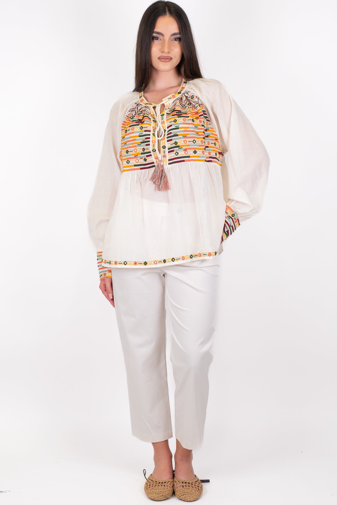 Tensione in - Pantalone crop in cotone copn abbottonatura asimmetrica