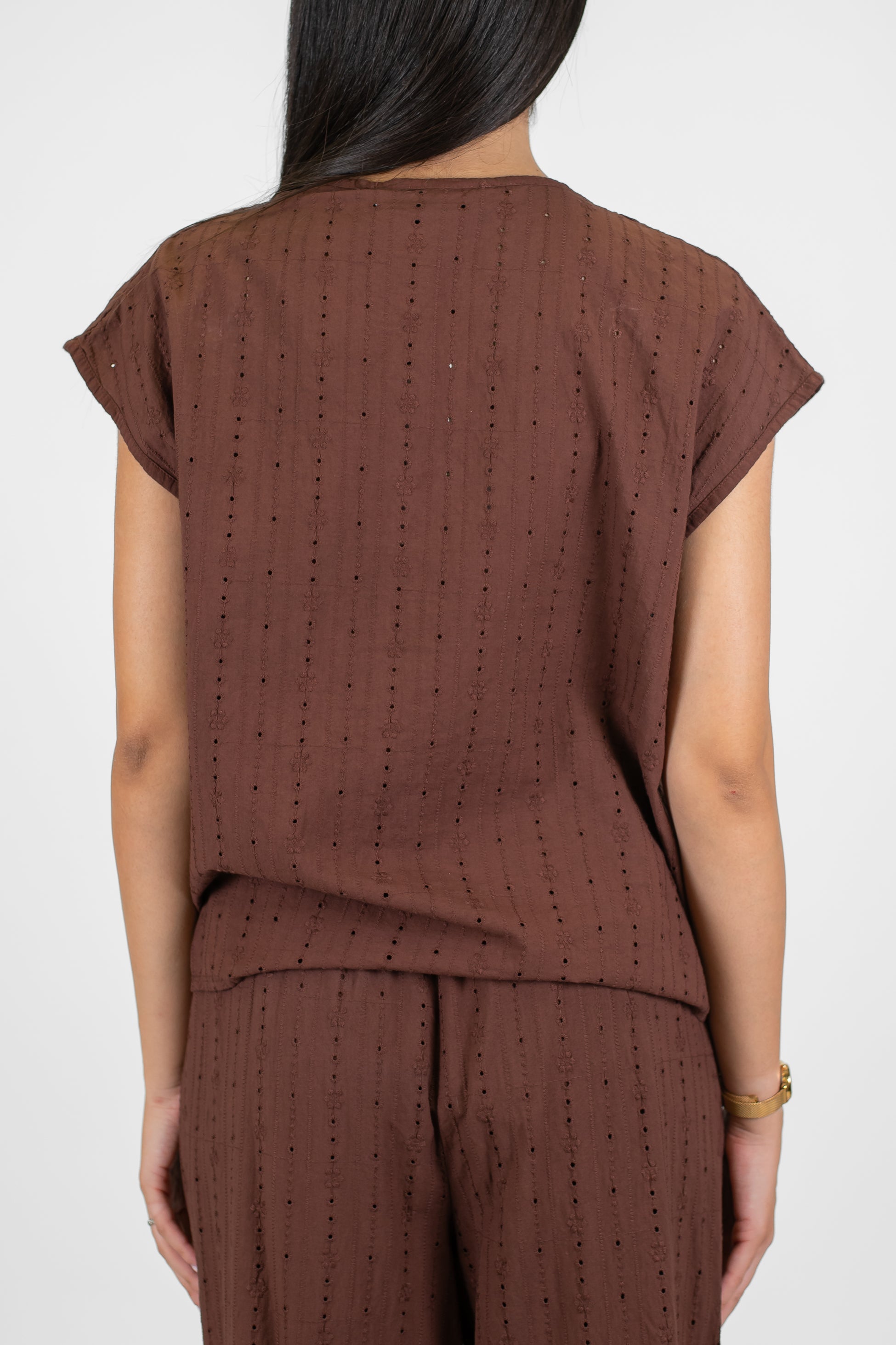 Haveone - Coordinato in pizzo sangallo con t-shirt scollo a V e pantalone palazzo con coulisse