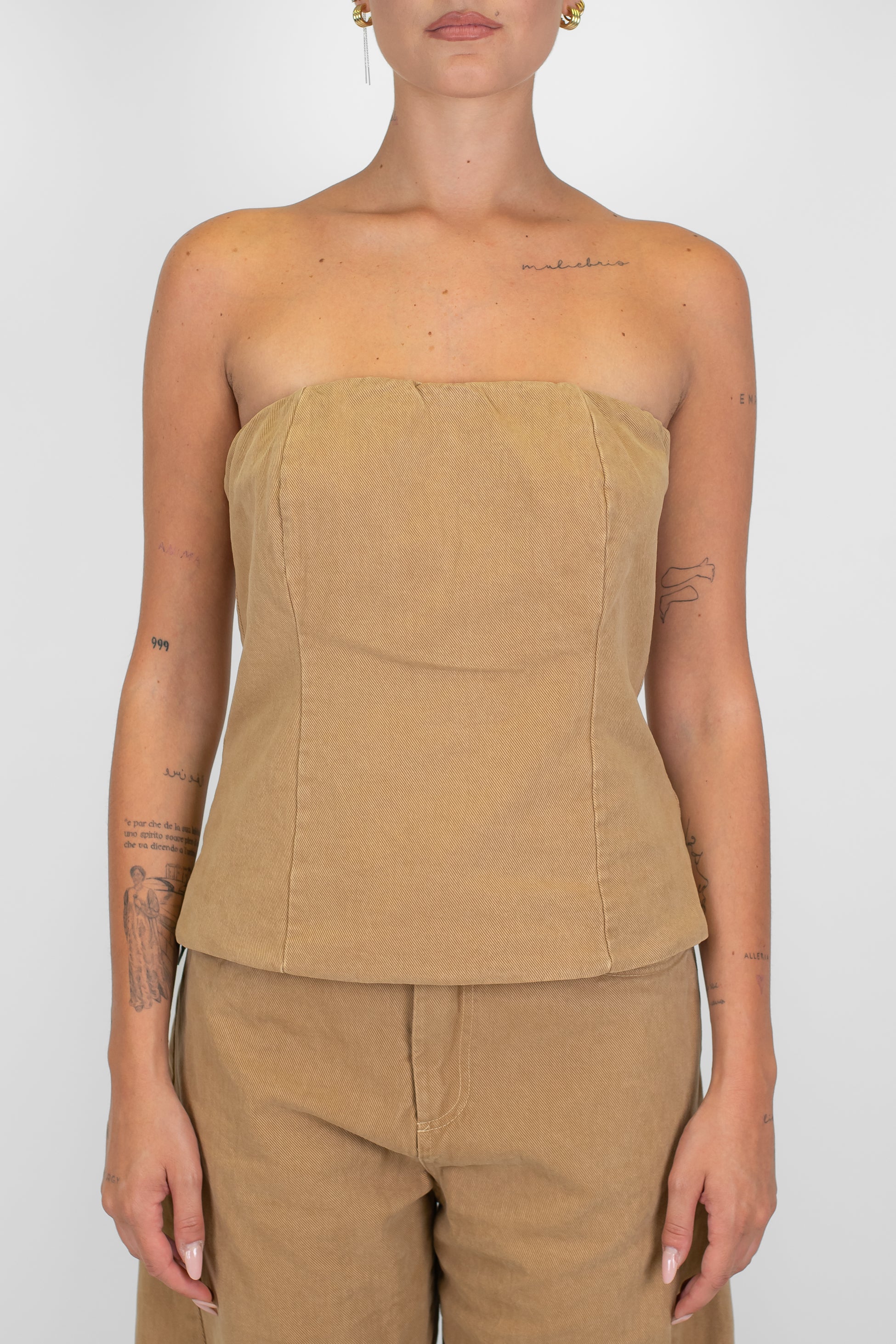 Tensione in - Top a fascia in denim colorato con elastico sul retro