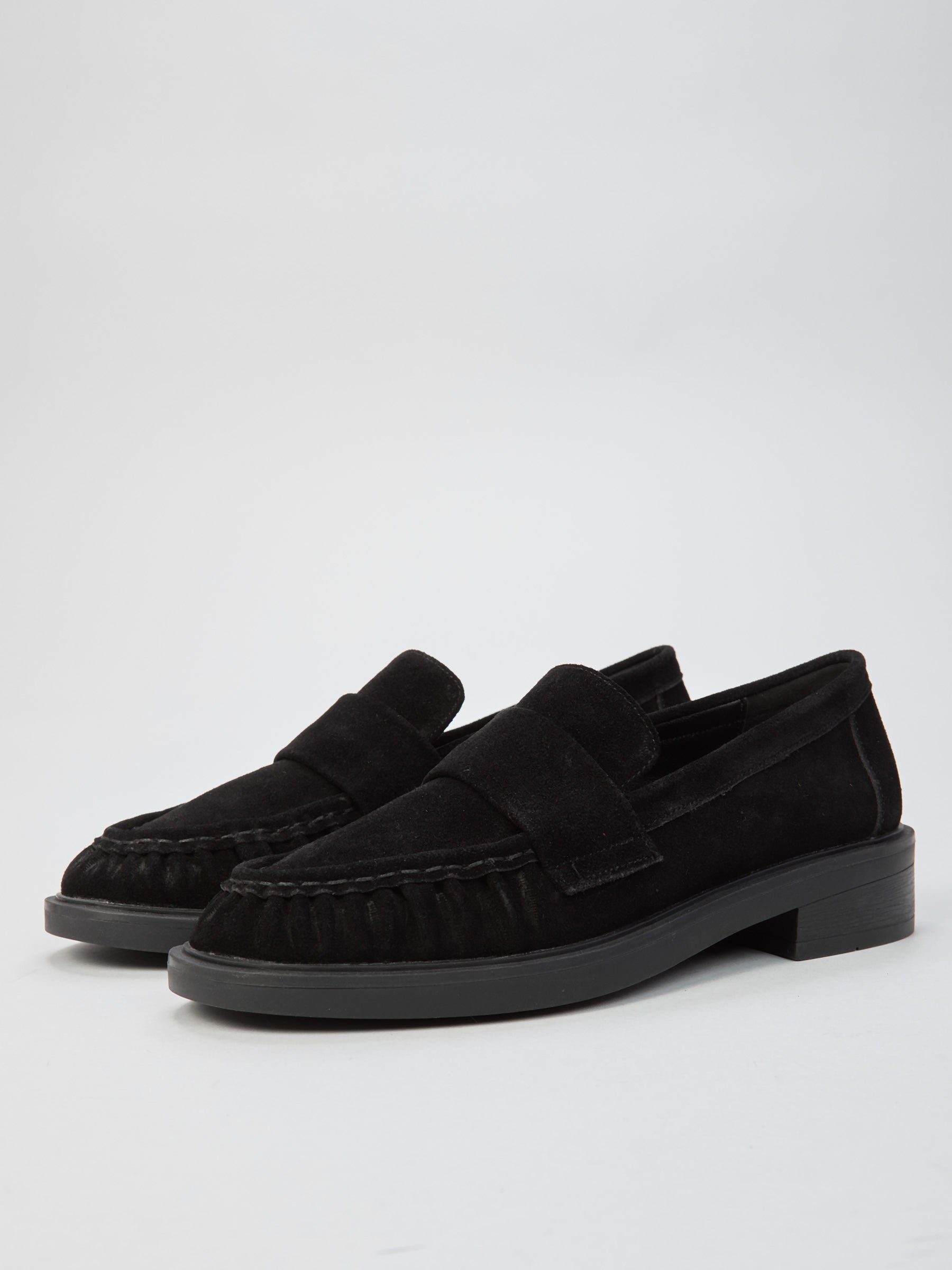 Ovyè - Mocassino in suede e pelle con punta arricciata §