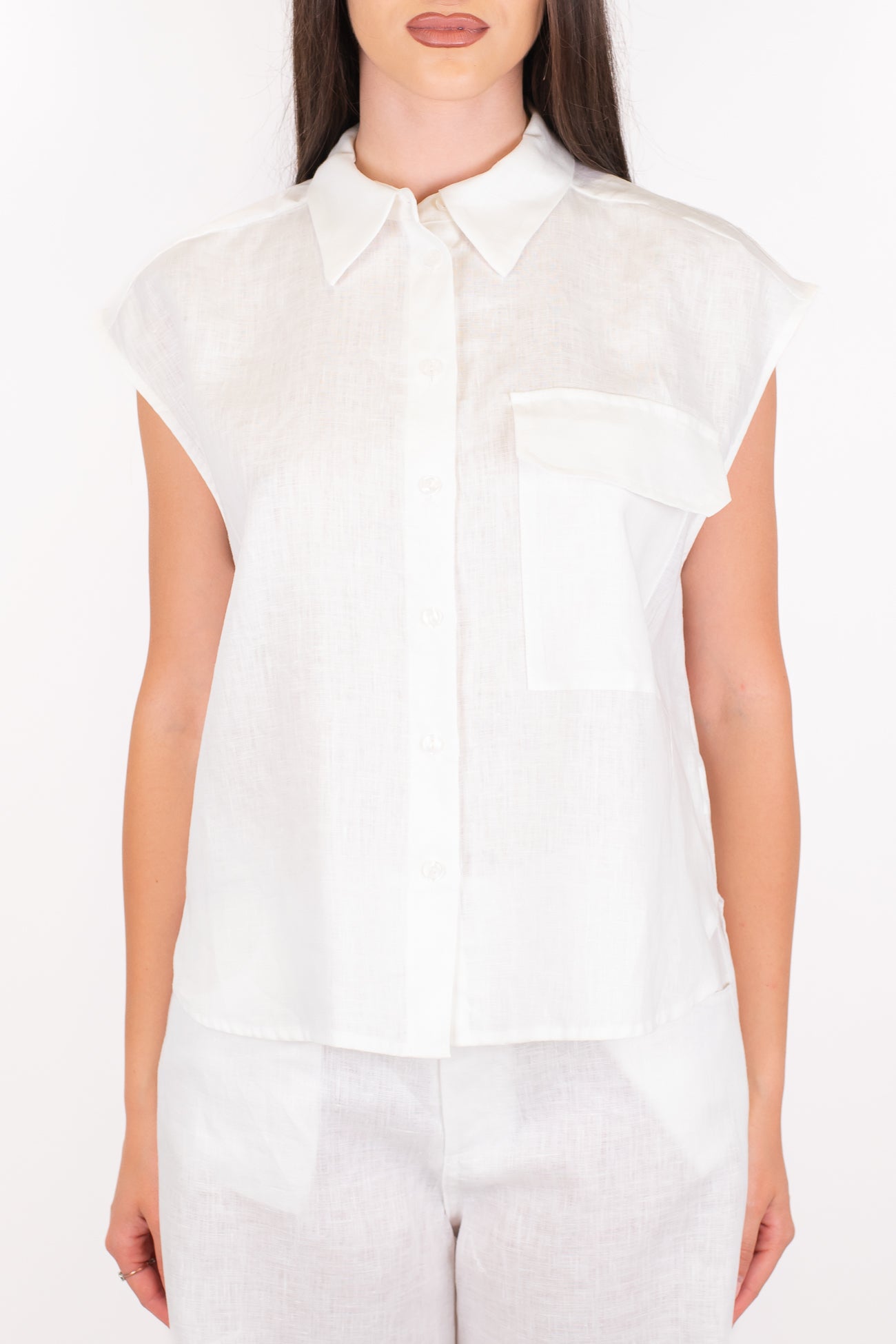 Tensione in - Camicia giromaniche in puro lino con taschino