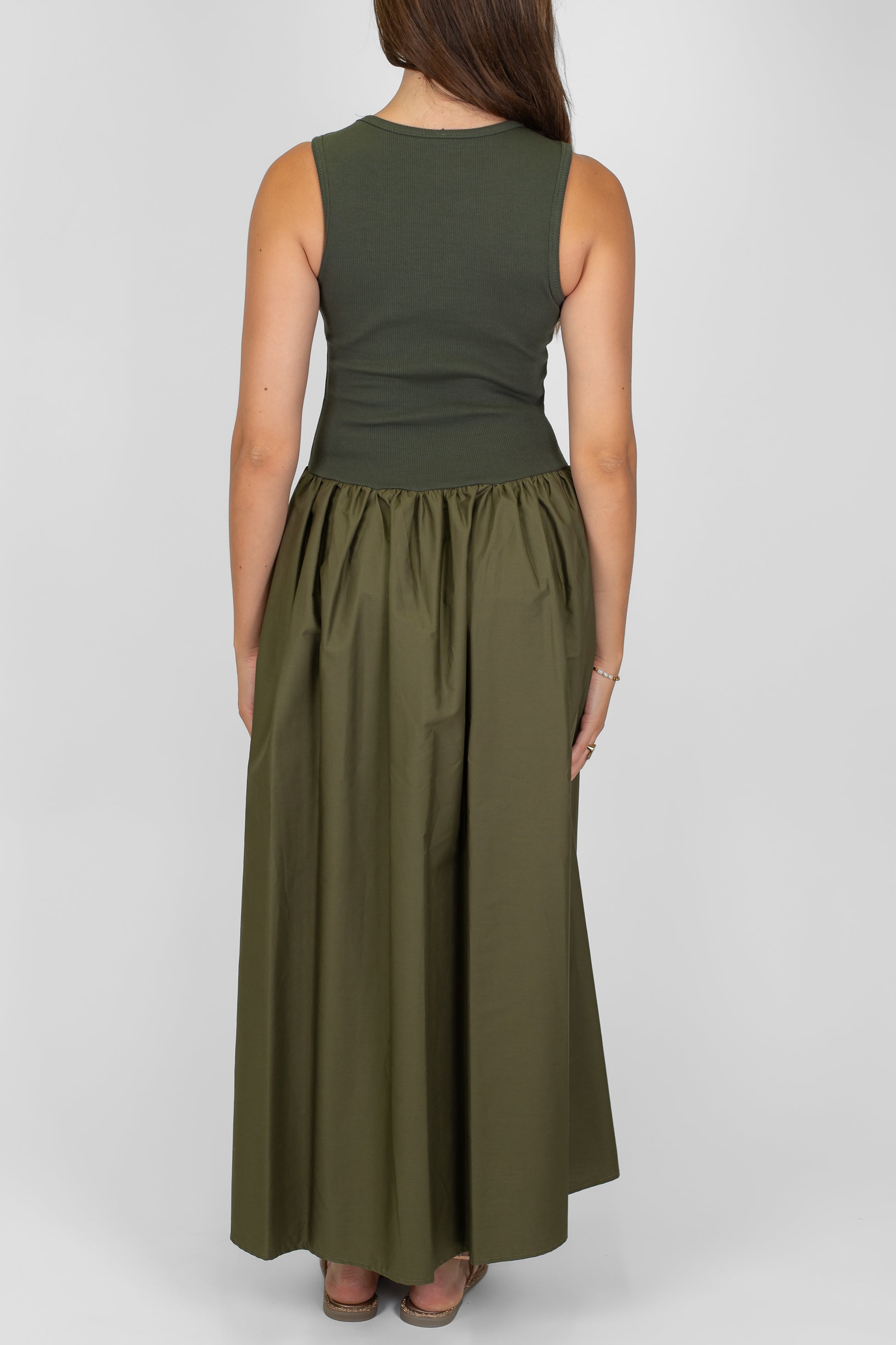 Tensione in - Abito lungo giromaniche composto da canotta a costine e gonnellone