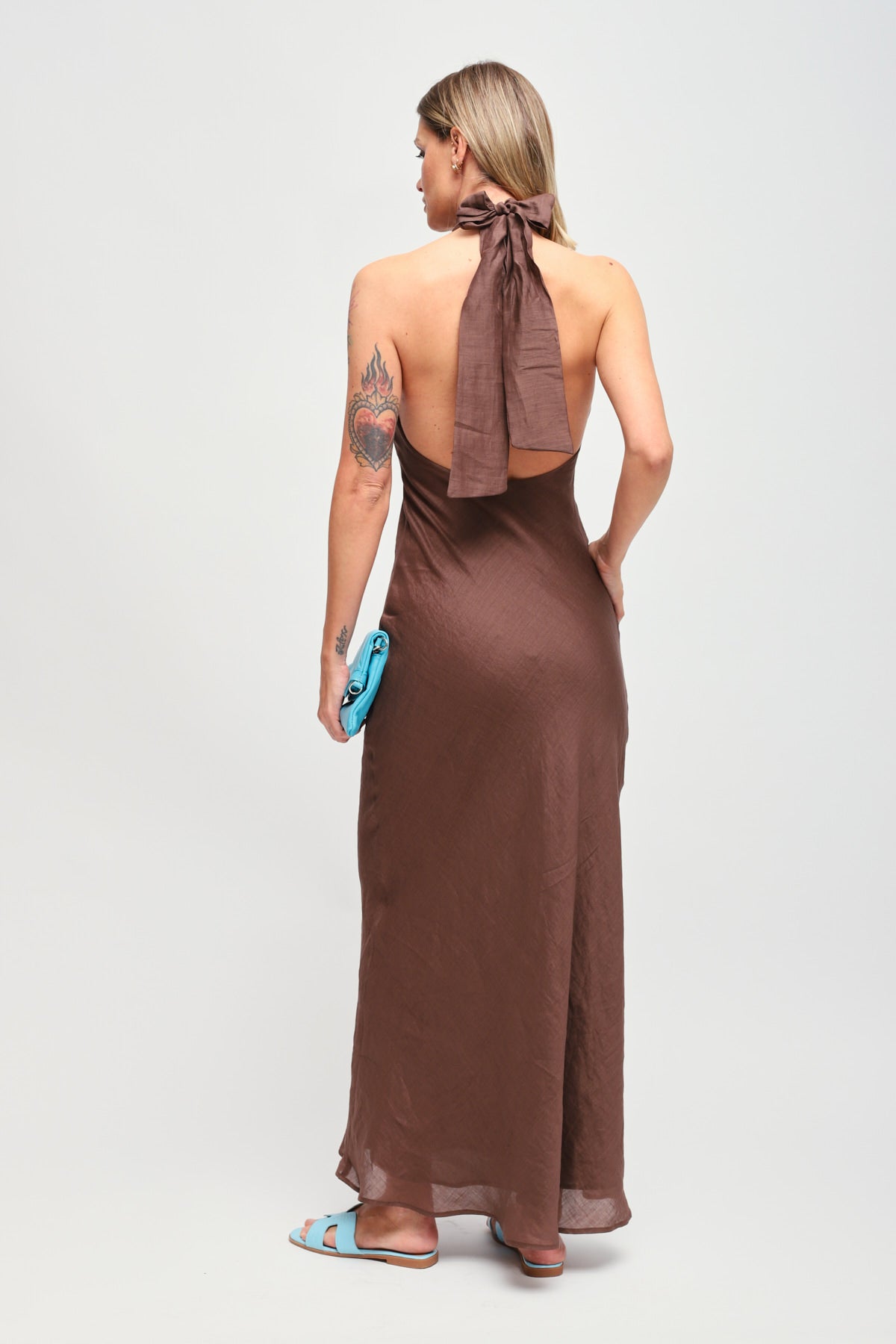 Maryley - Abito in lino scollato sulla schiena allacciato al collo