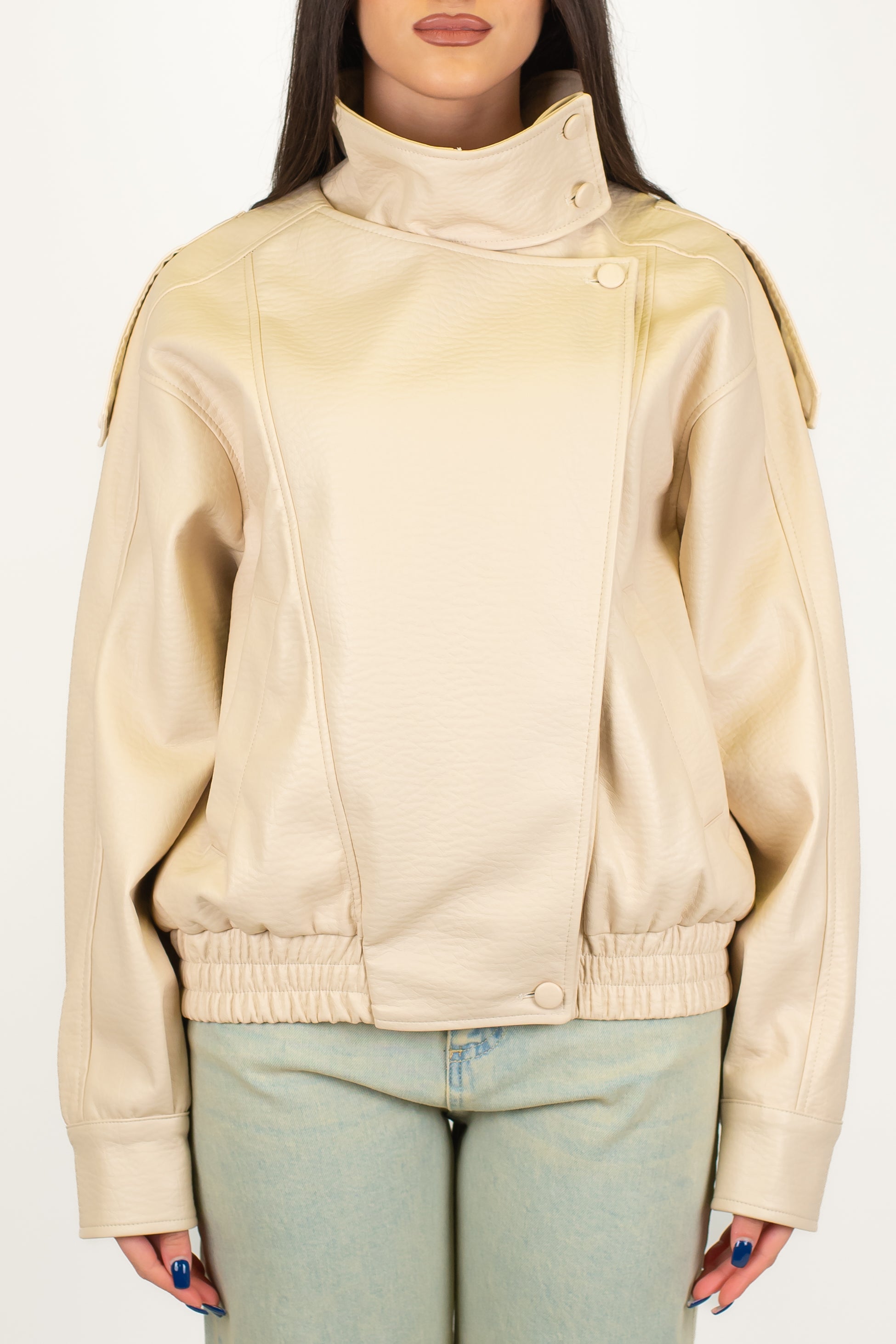 Motel - Bomber in ecopelle martellata con chiusura asimmetrica a scomparsa ed elastico sul fondo