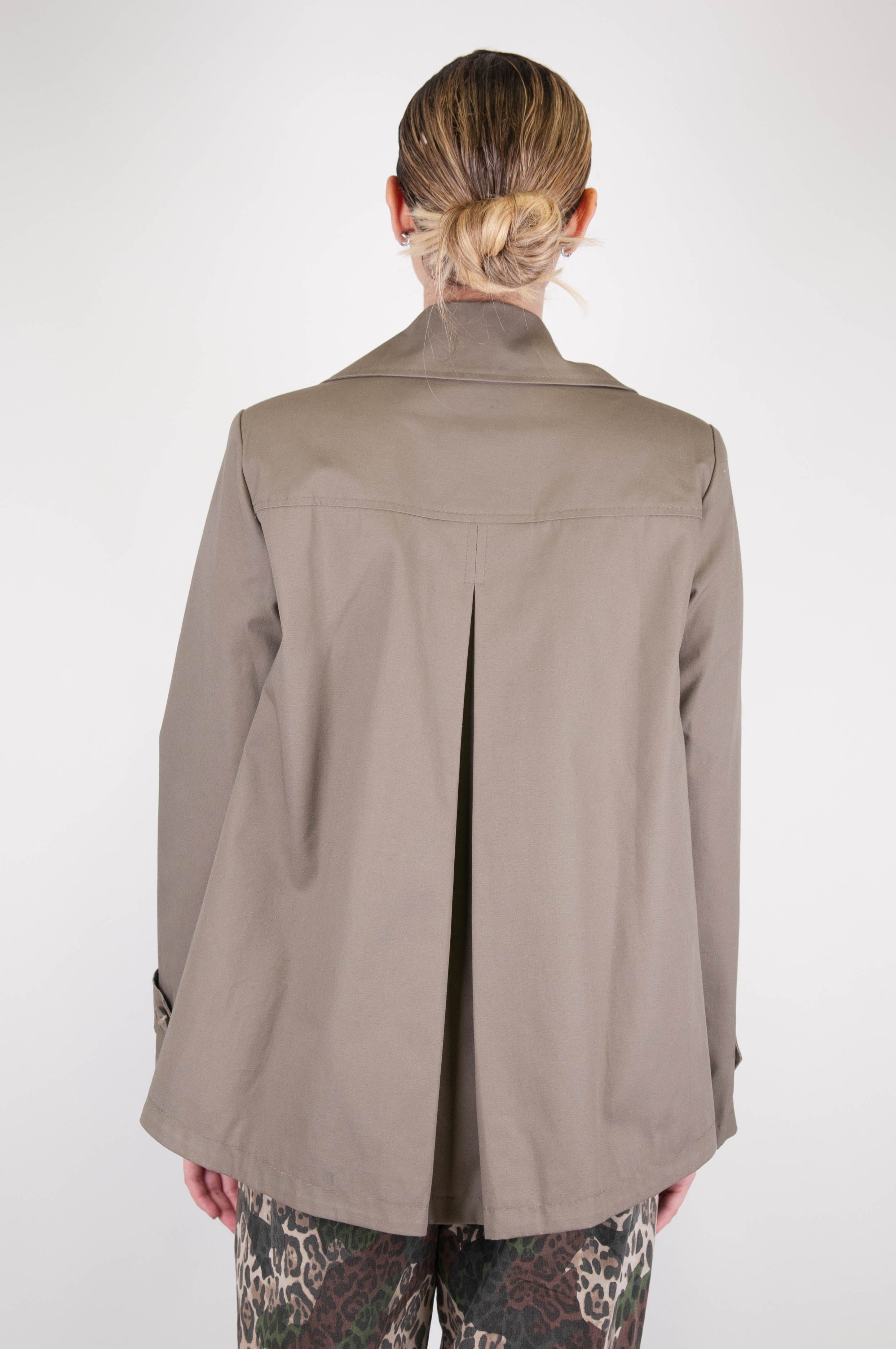 Motel - Short double-breasted trench coat with pleats on the back