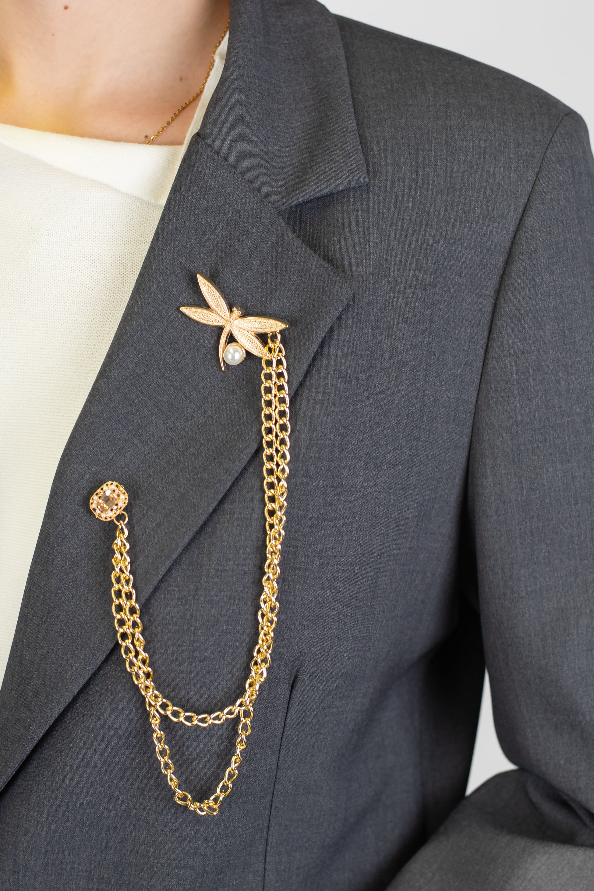 Tensione in - Giacca monopetto con spilla