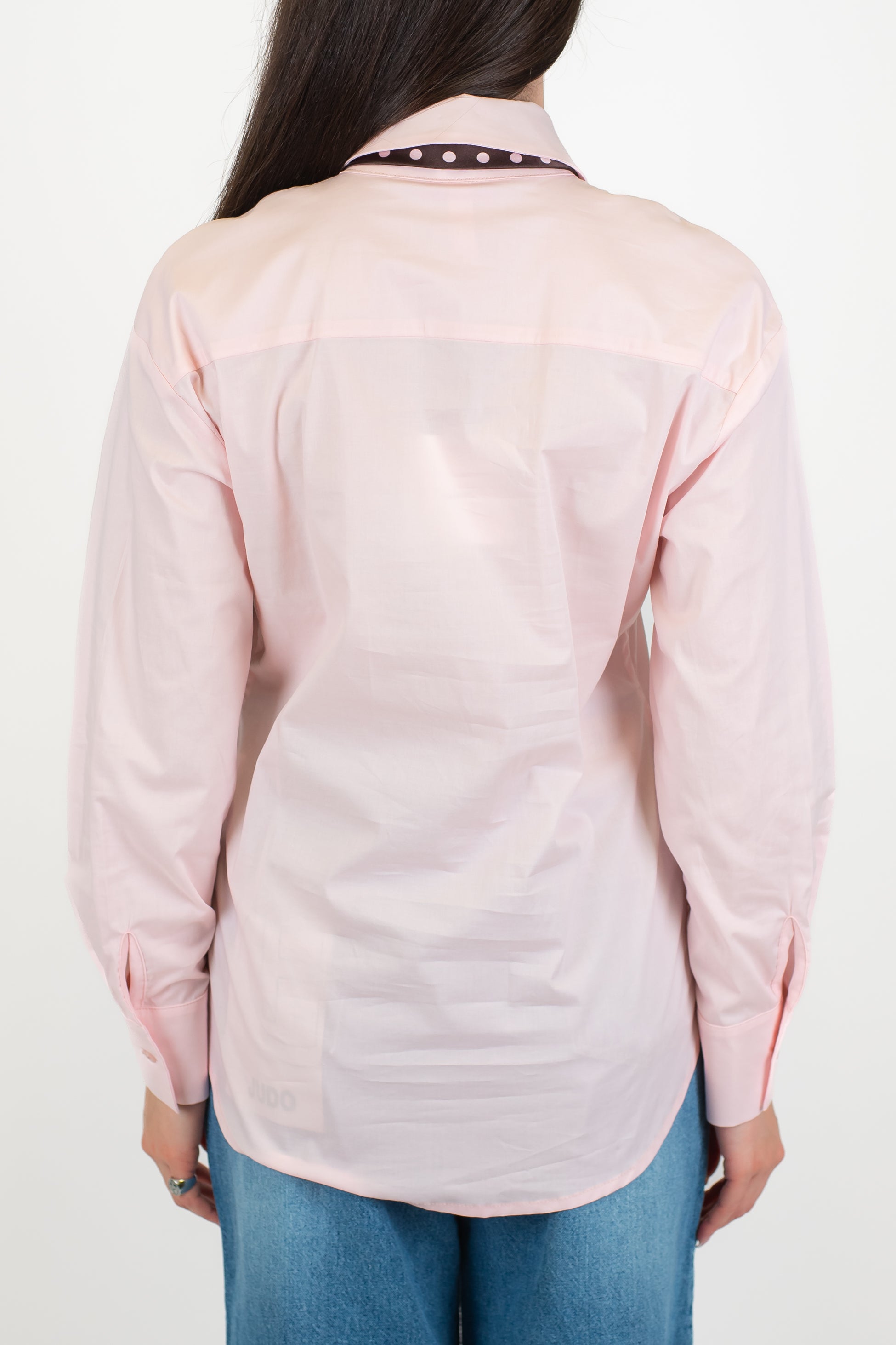 Tensione in - Camicia con cravatta a contrasto fantasia pois