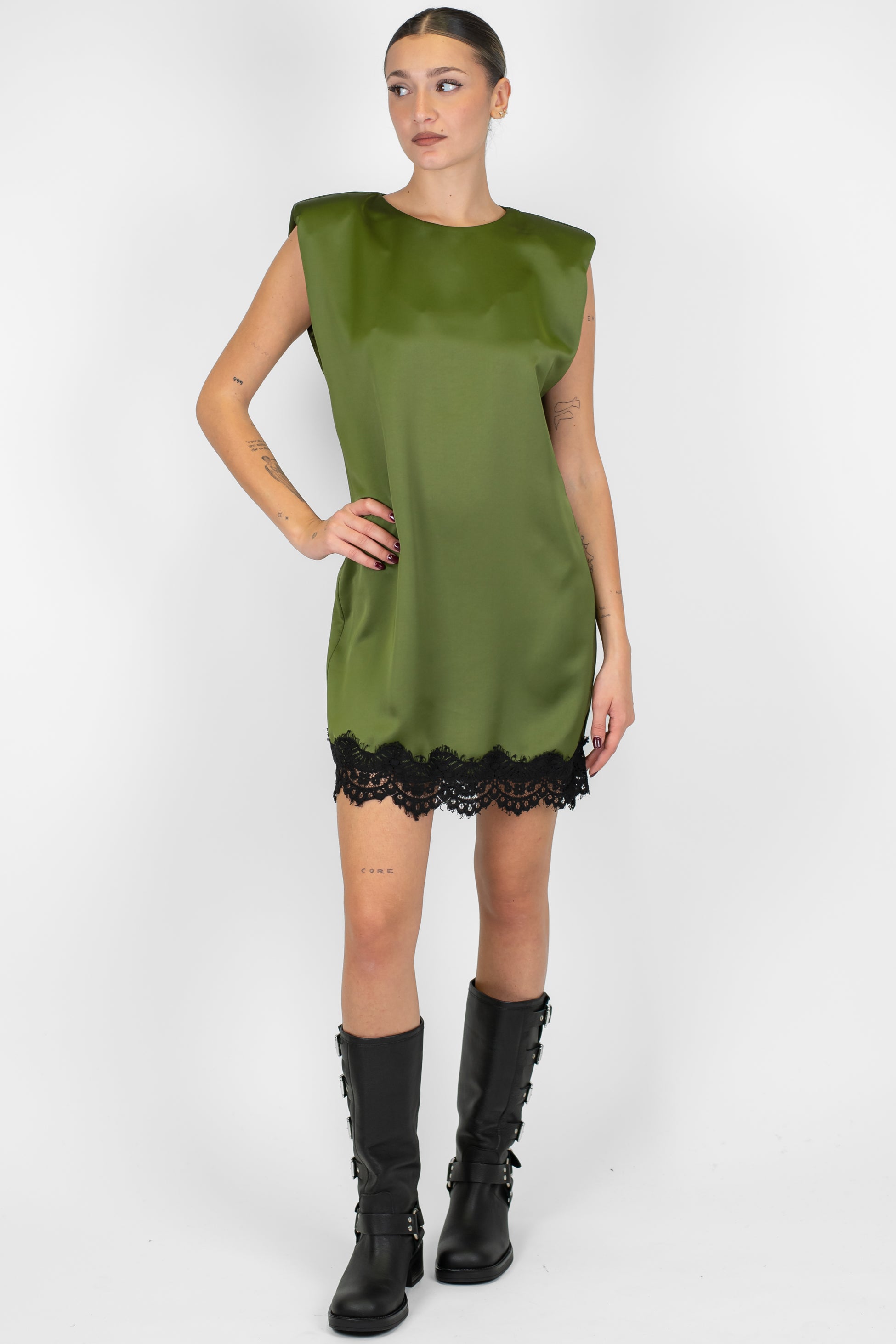 Motel - Abito corto in raso con spalline e pizzo sul fondo