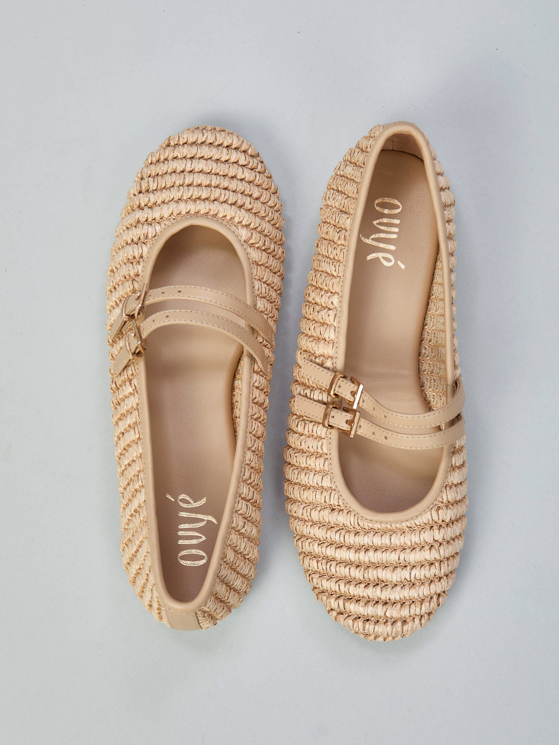 Ovyé - Ballerina in rafia con doppio cinturino e dettaglio in pelle sul retro