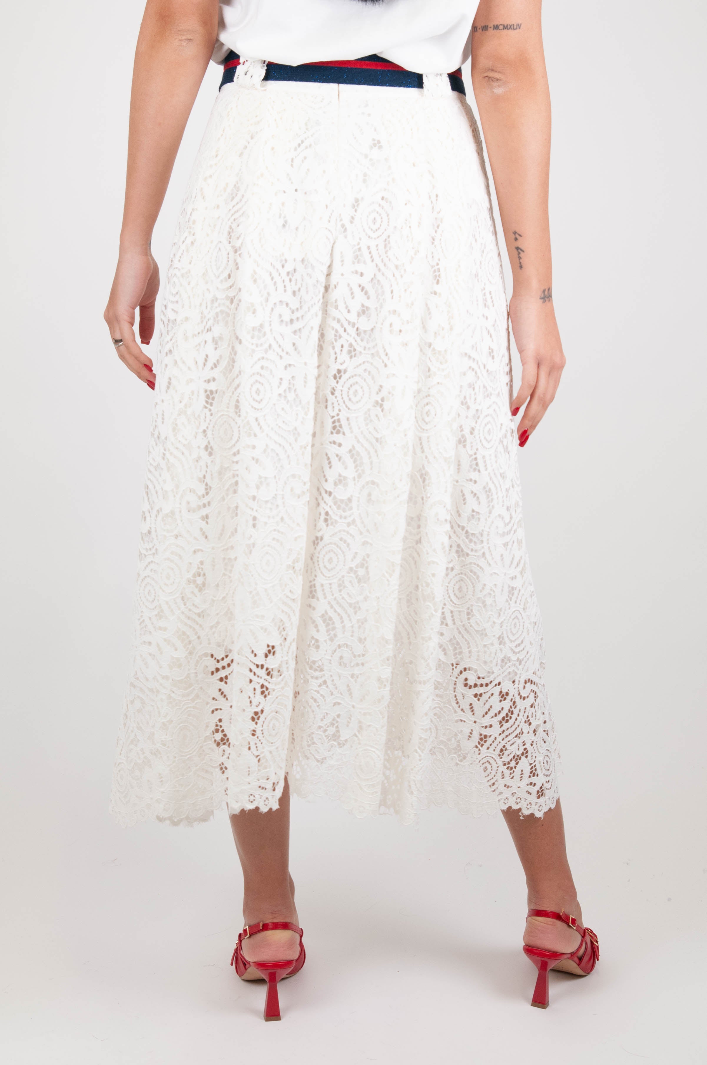 Tension in - Lace skirt with belt