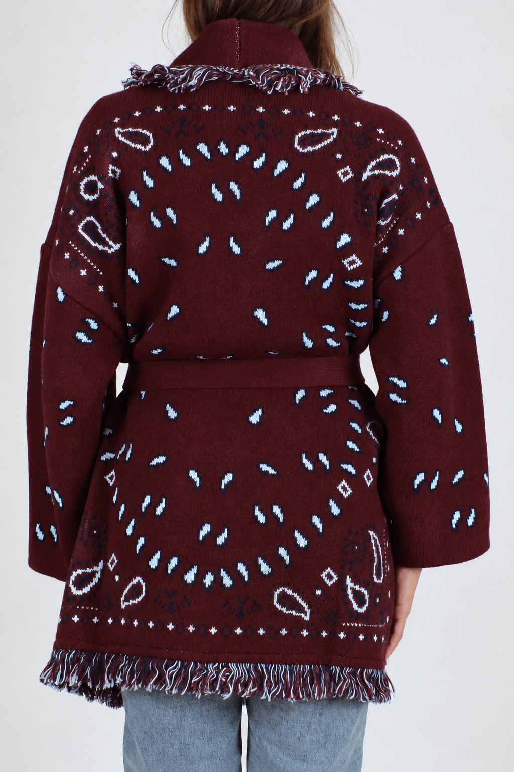Tensione in - Cardigan fantasia bandana in misto lana con profilo frange e chiusura con cintura in tessuto