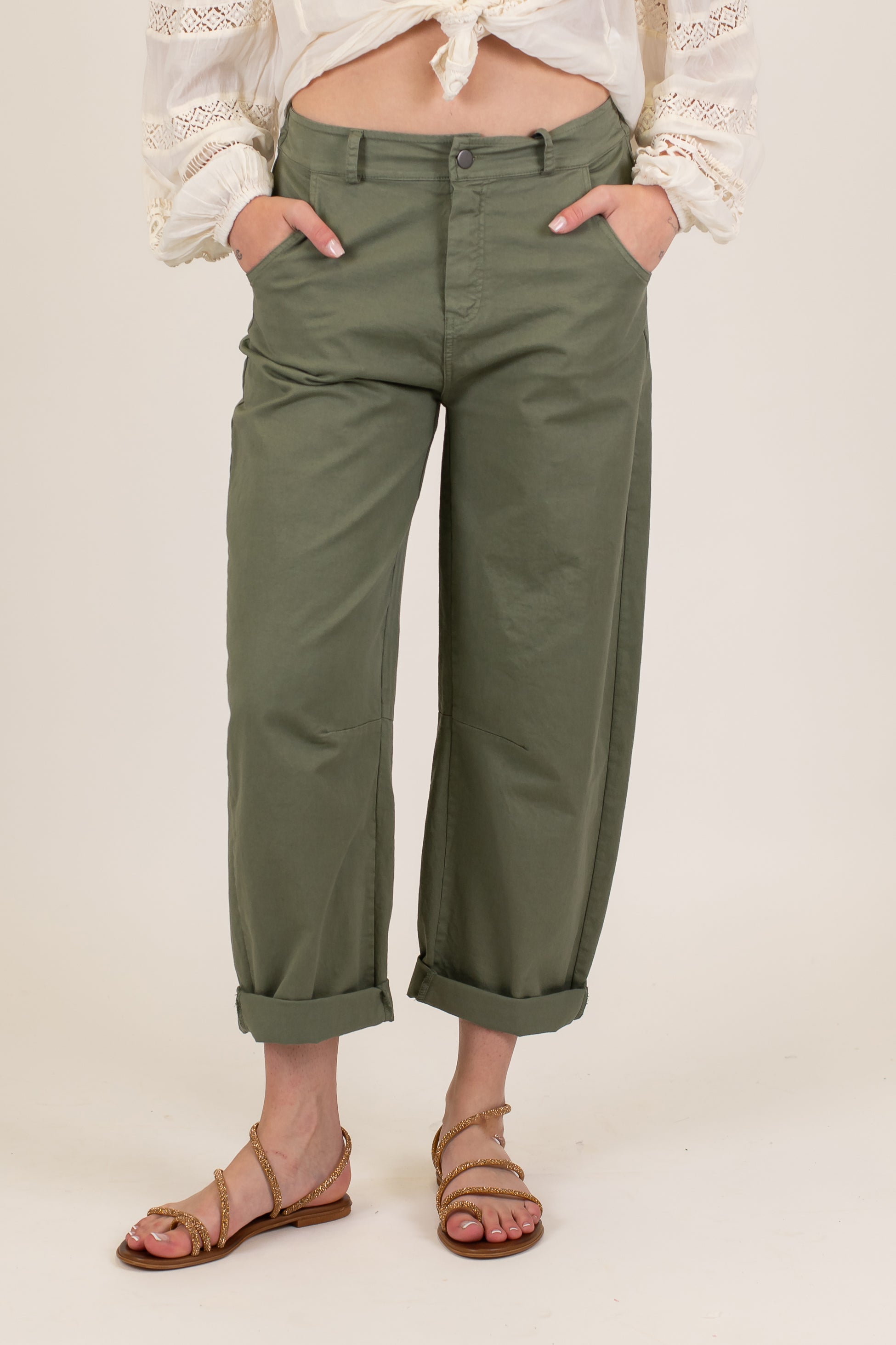 Tensione in - Pantalone modello balloon con elastico sul retro