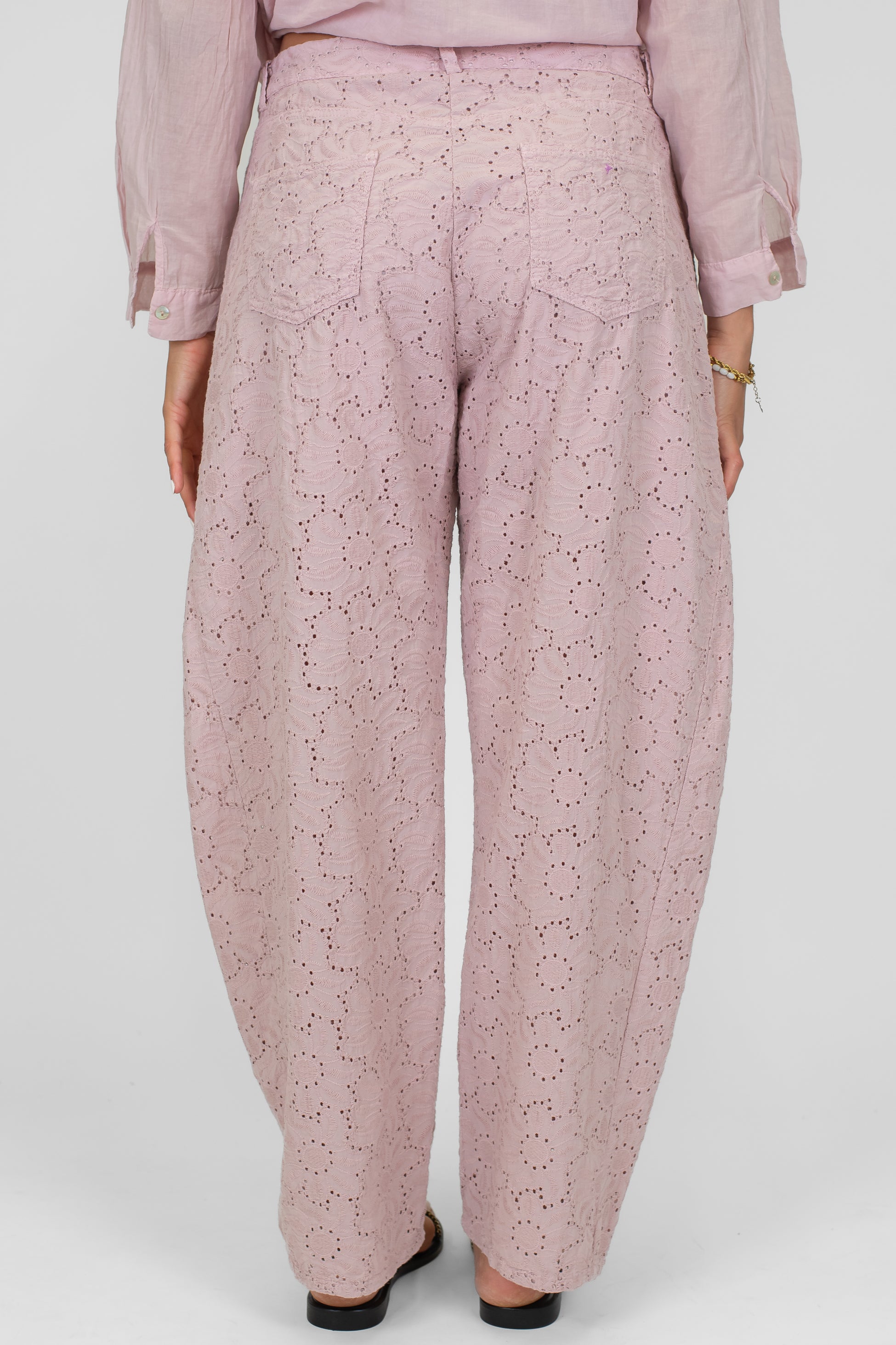 Tensione in - Pantalone balloon in pizzo sangallo