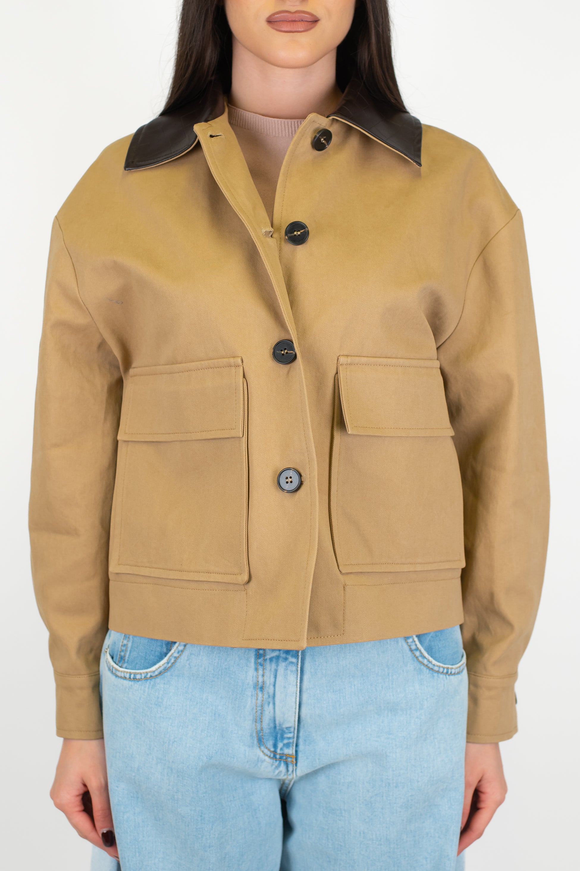 Tensione in - Giubbino in denim colorato con colletto in ecopelle