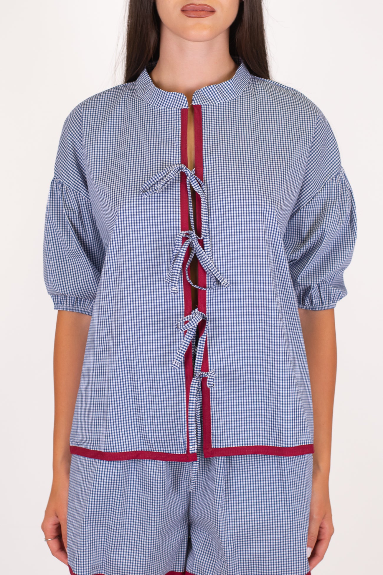 Motel - Camicia collo coreano mezzamanica fantasia vichy con profilo a contrasto e chiusura con laccetti
