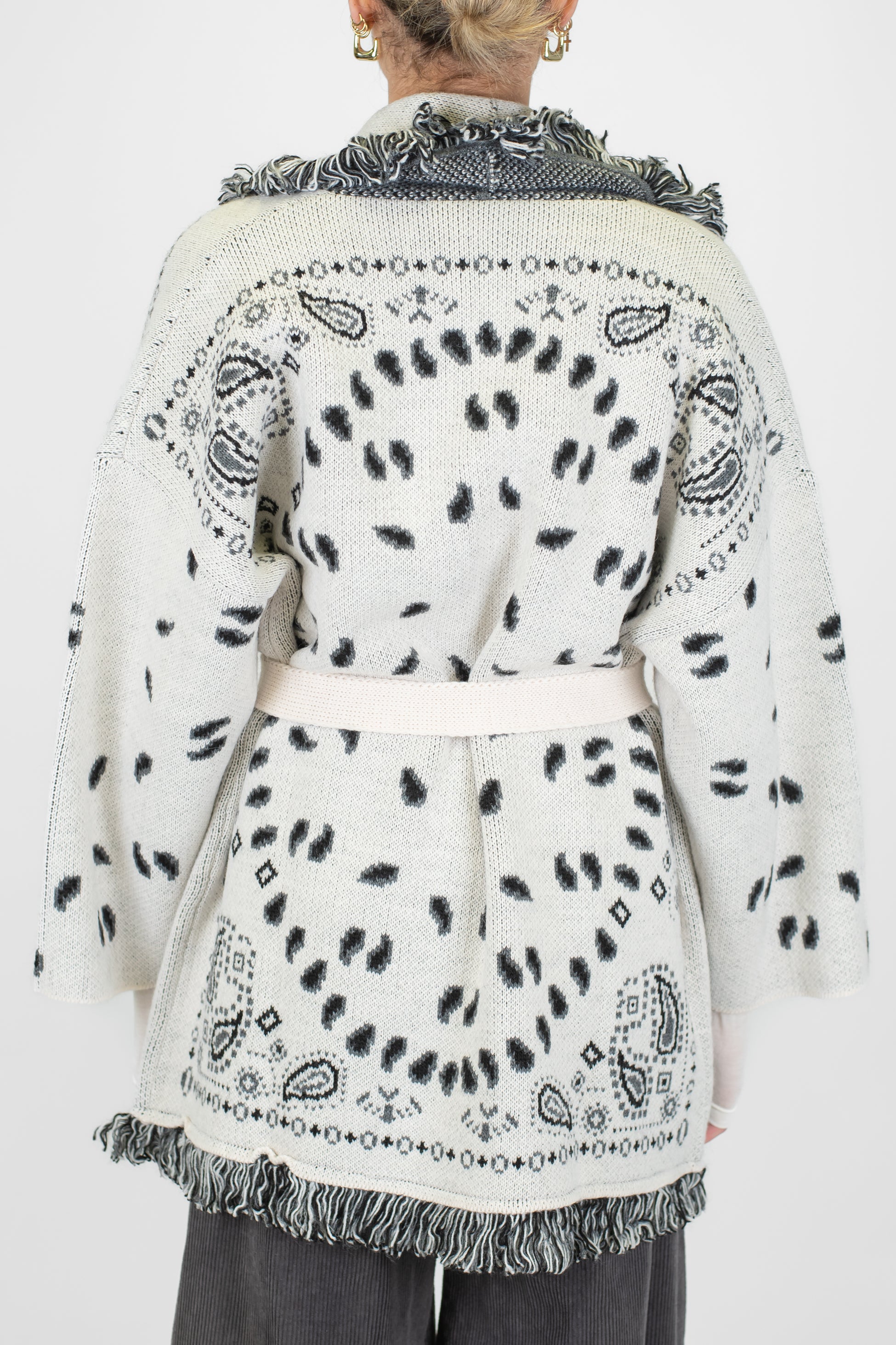 Tensione in - Cardigan in misto lana fantasia bandana con frange