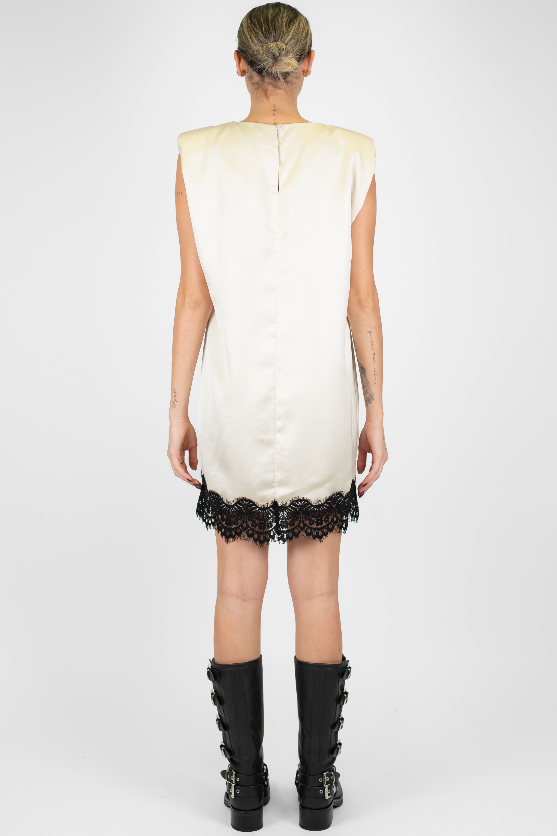 Motel - Abito corto in raso con spalline e pizzo sul fondo