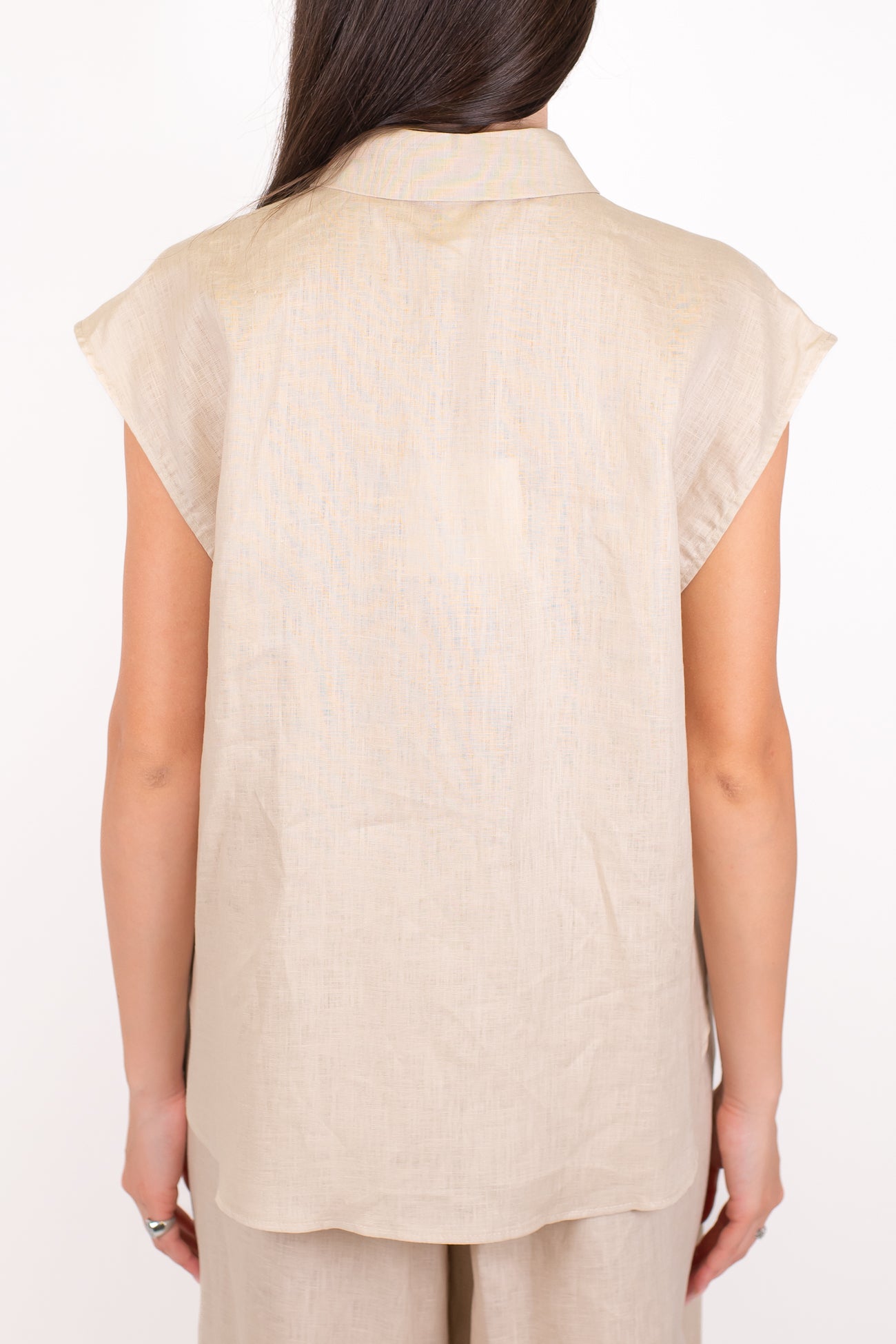 Tensione in - Camicia giromaniche in puro lino con taschino