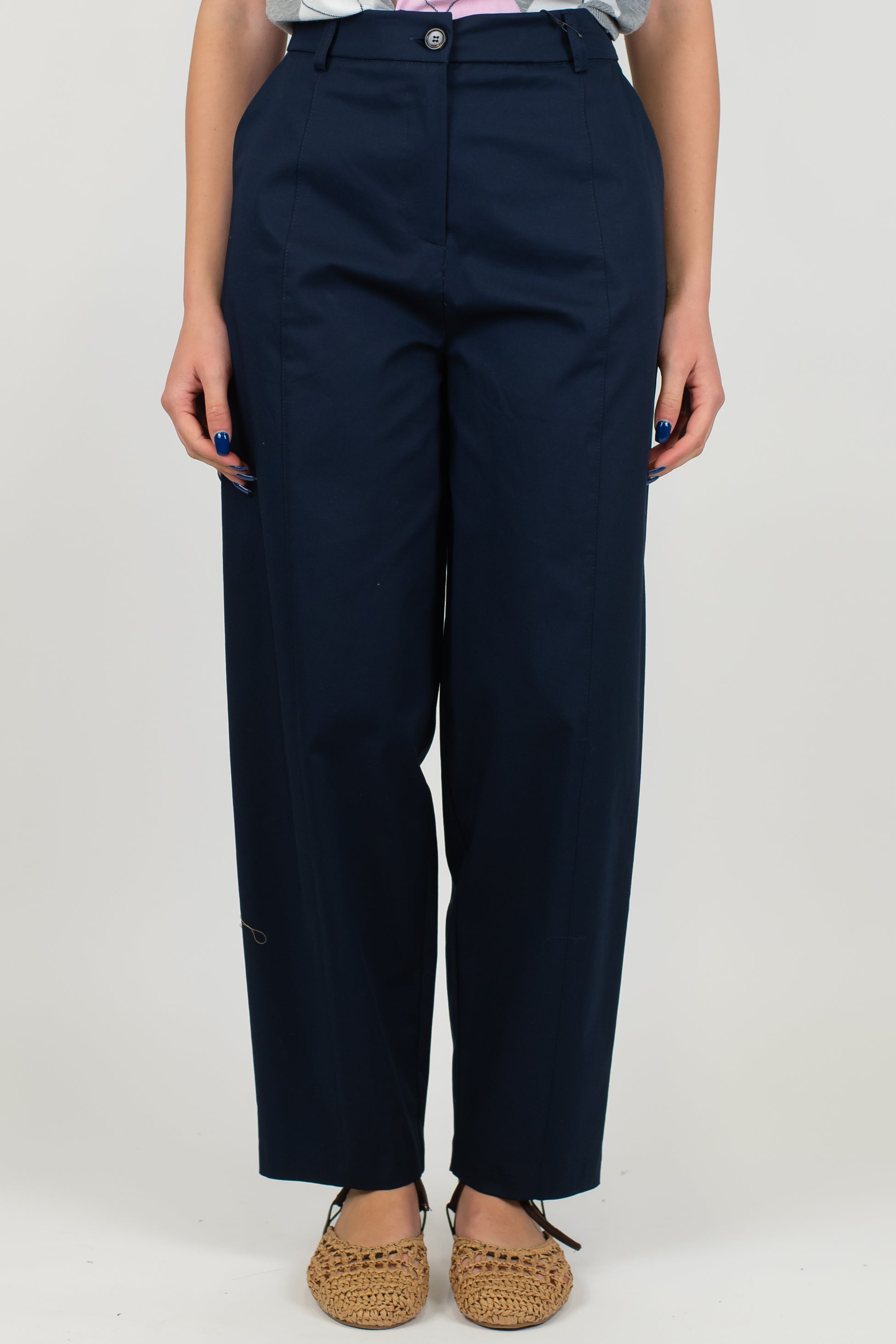 Tensione in - Pantalone carrot in cotone tinta unita