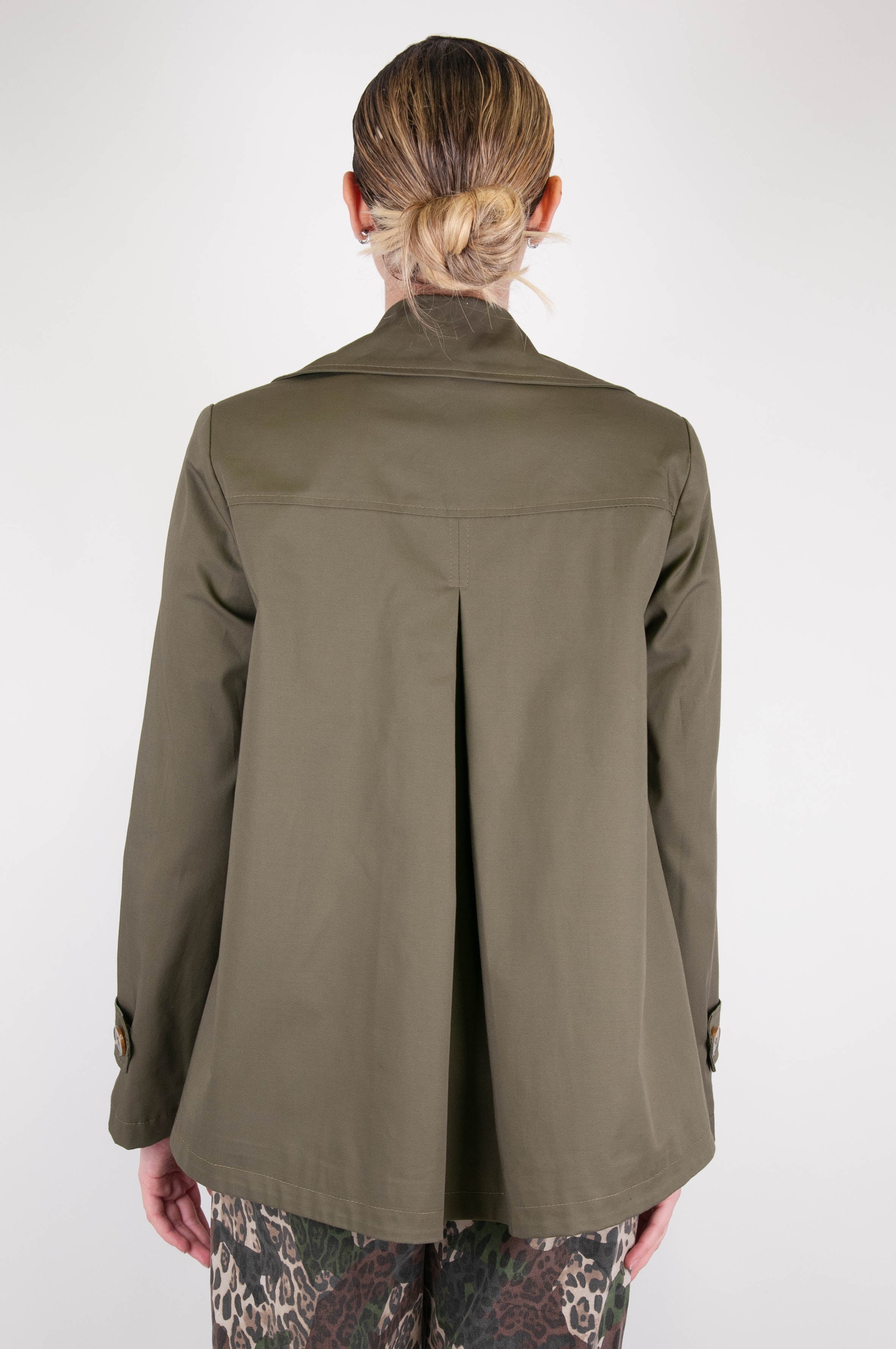 Motel - Short double-breasted trench coat with pleats on the back