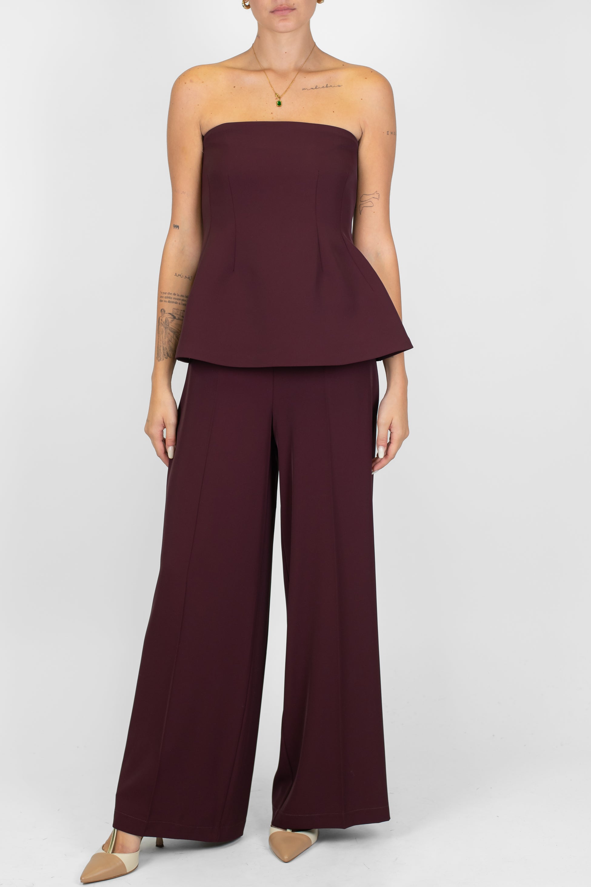 Tensione in - Tuta a fascia con balza